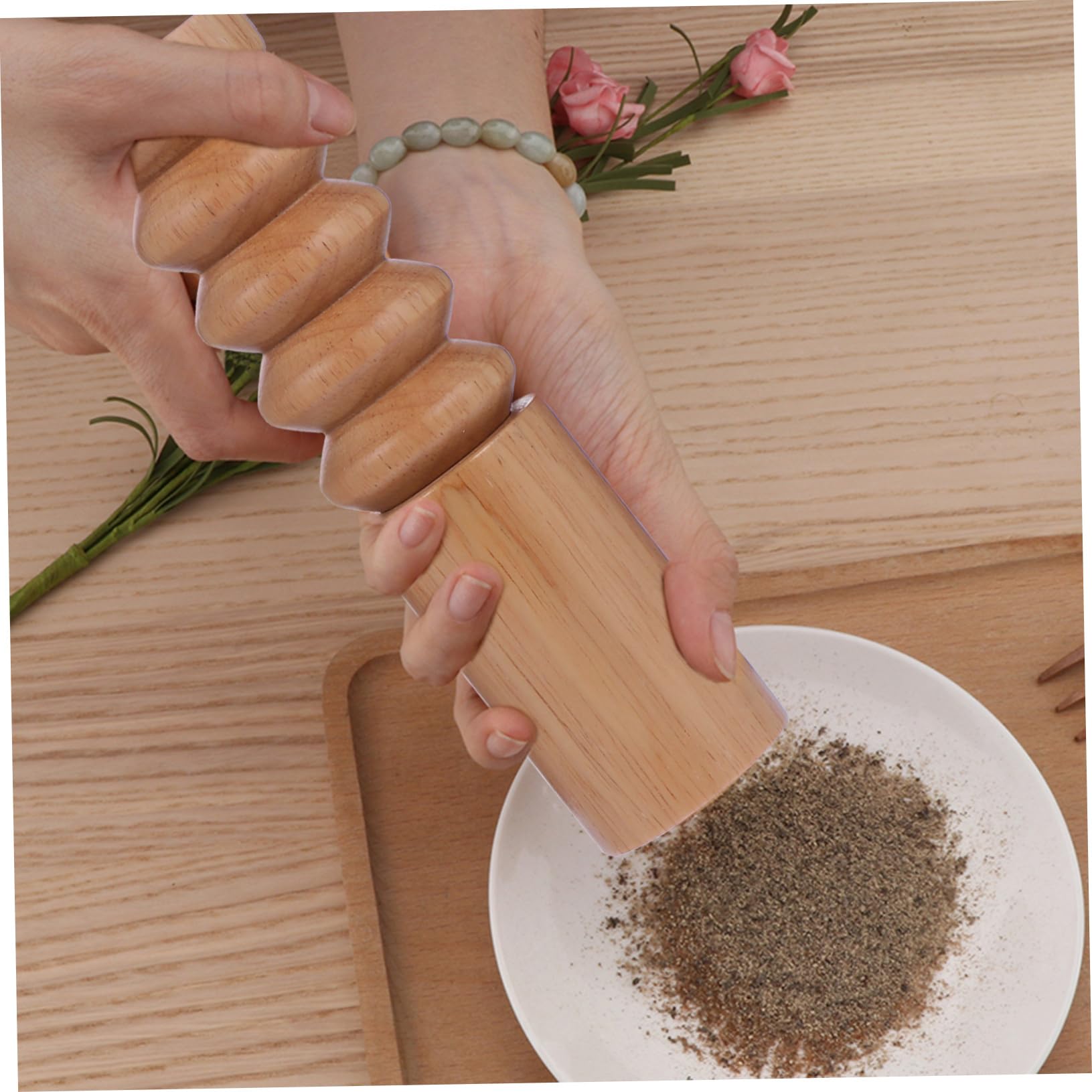 MAGICLULU Manuelle Holzgewürz Gewürzmühle mit Einstellbarem Mahlwerk aus Keramik und Edelstahl Klassisch Elegant für Kochen und Würzen Leicht zu Reinigen