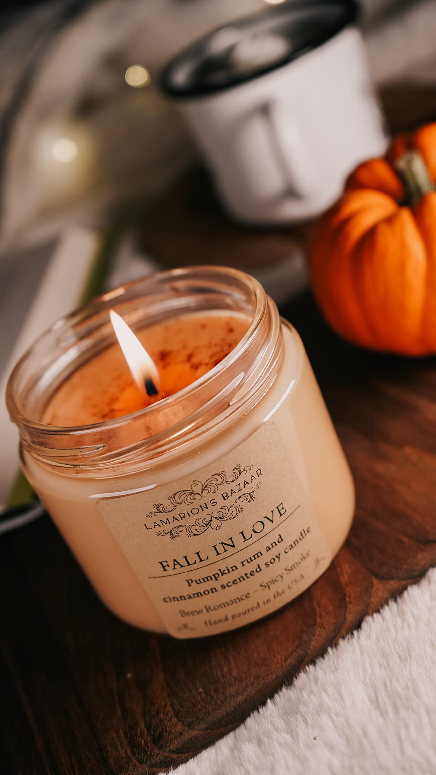 Fall in Love - świeca zapachowa z rumem i cynamonem z cynamonowym pudrem - duża świeca sojowa w pudełku typu kraft