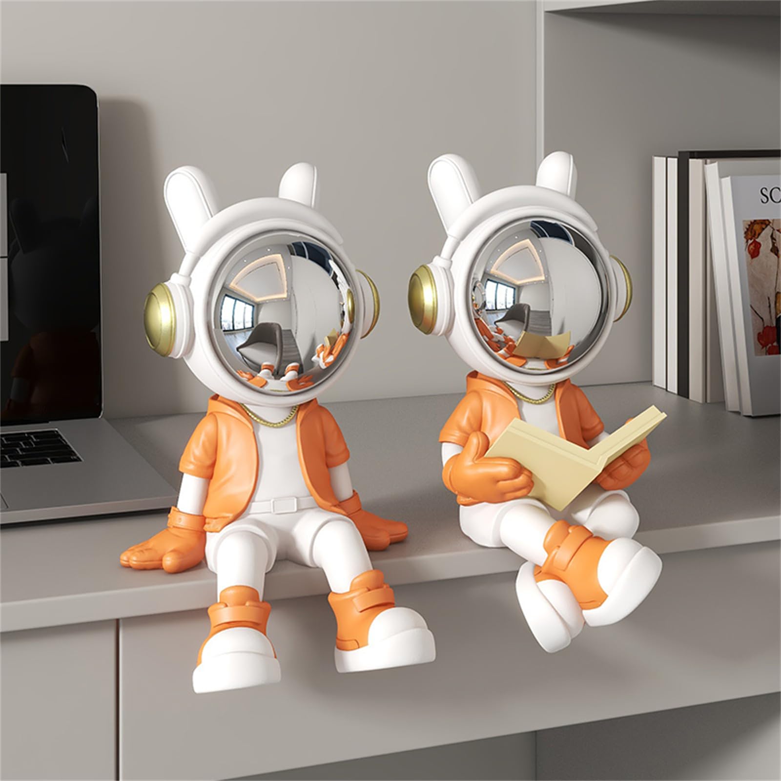 Estatua de astronauta con escultura de hombre espacial, decoración del hogar, sala de estar, oficina, escritorio, decoración de estantería (lectura (naranja) con base)