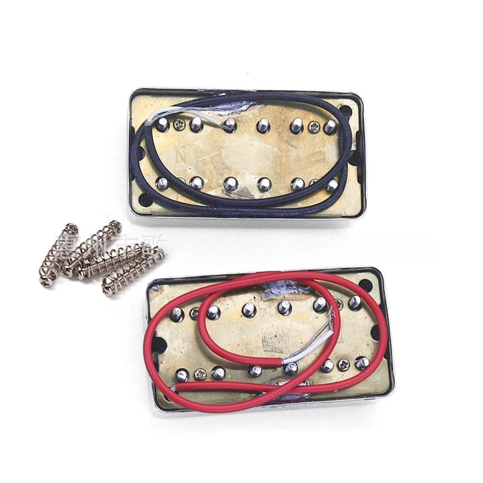 Set doppio pickup for chitarra color cromo con teste a vite. Due set for confezione.