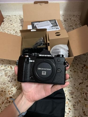 Compact & light weight travel camera