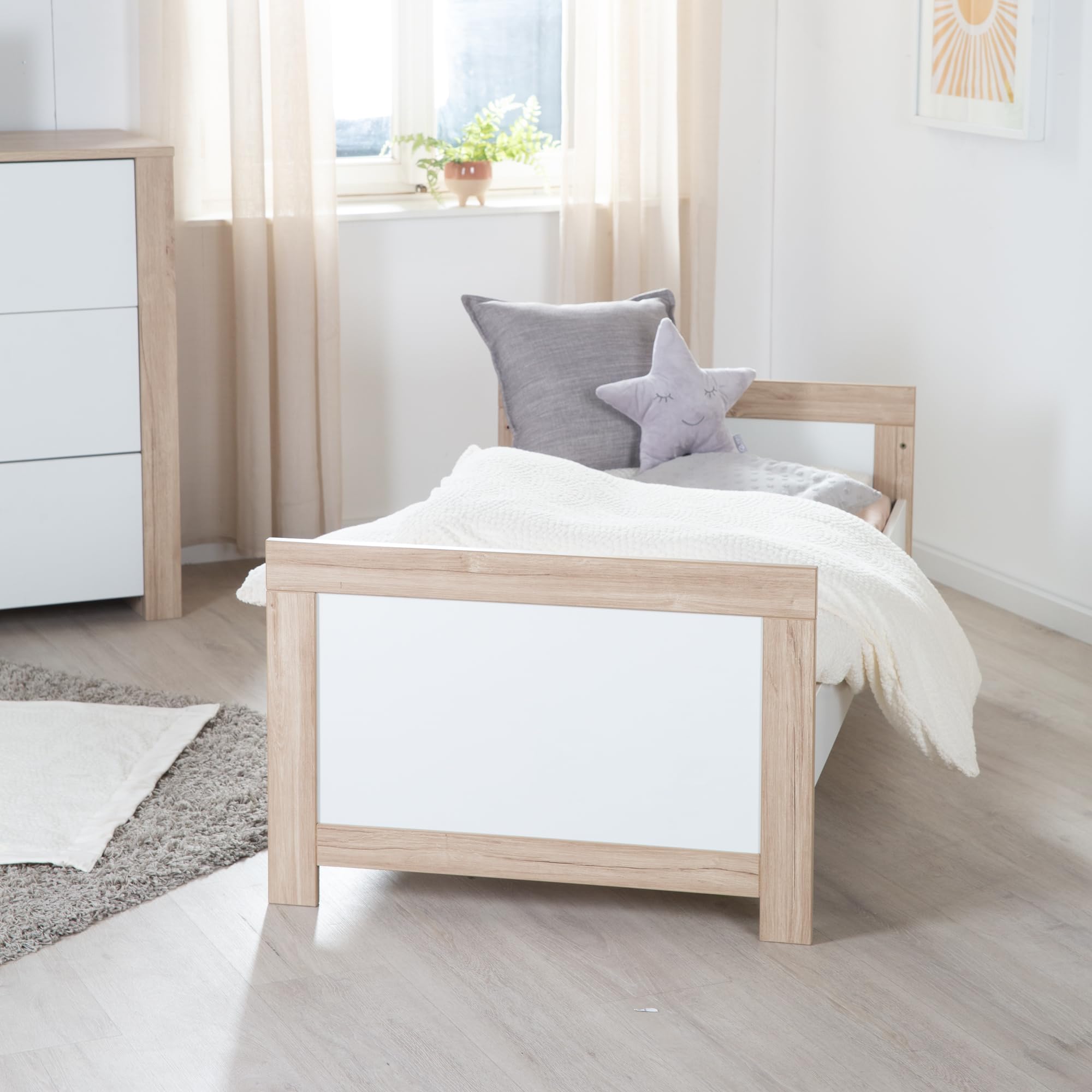 roba Babybett Malo 70 x 140 cm - Mitwachsendes Gitterbett - Höhenverstellbar - Umbaubar zum Juniorbett - Holz weiß lackiert/Dekor Sonoma Eiche