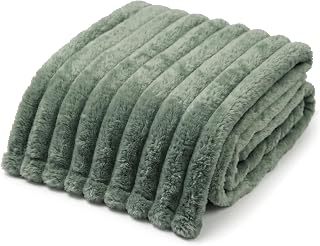 Americanflat 50x60 Faux Fur Throw Blanket - Soft and Breathable Throw Blanket for Couch, Bed, Chair - Green Faux Fur Blankets Perfect for Home, Bedroom, or Outdoor Use
