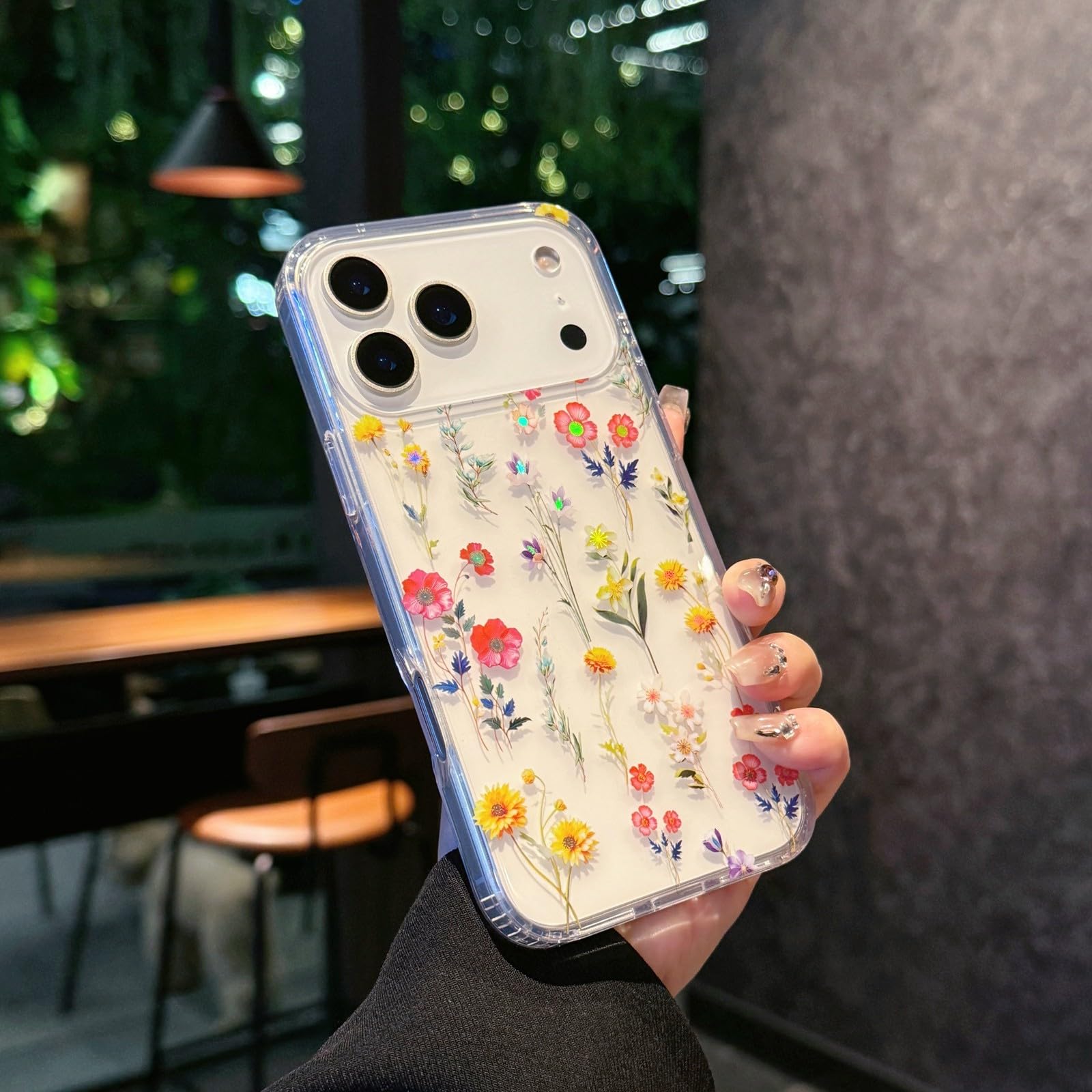 Coque iPhone 17 Air fleurs rouges rigide en silicone antichoc durable