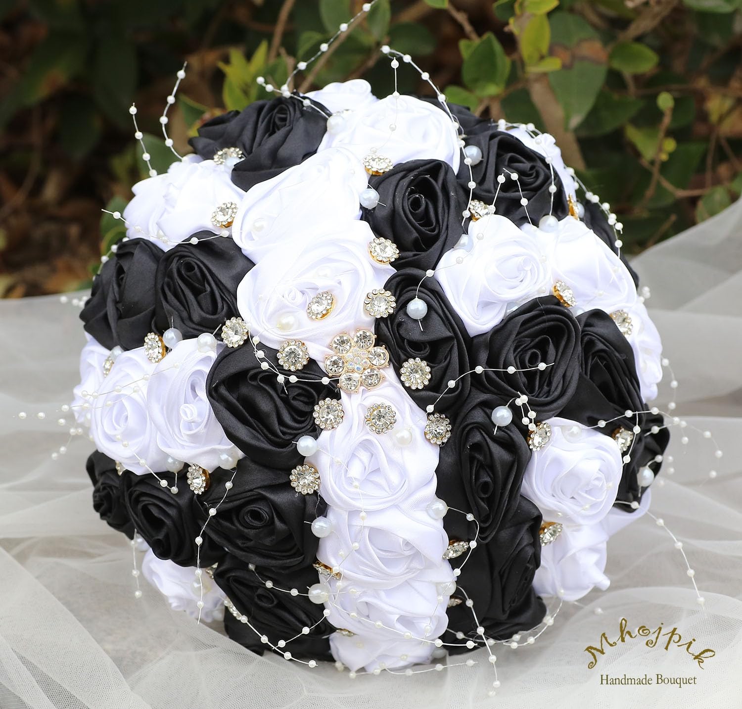 Bouquet da sposa con spilla rotonda e luccicante, bouquet di rose artificiali, per sposa, damigella d'onore, matrimonio, Quinceanera (bianco e nero, 19,1 cm)