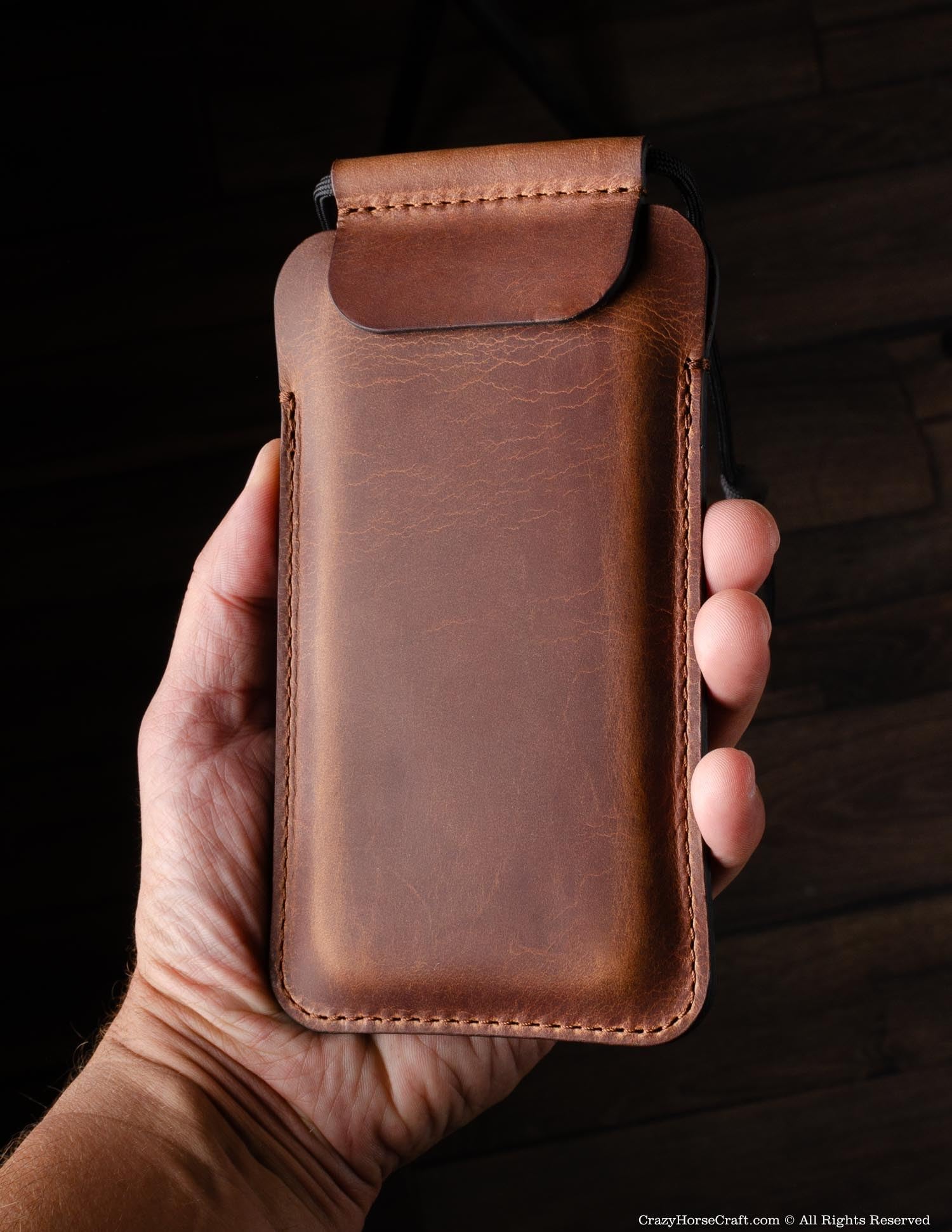 Crazy Horse Craft, Handyhülle für iPhone 16 Pro Max / 16 Plus, Classic Brown, Handytasche zum Umhängen, Leder Hülle Handy Tasche Handysocken Mobil Etui Lanyard Phone Case Sleeve Cover, Enlarged