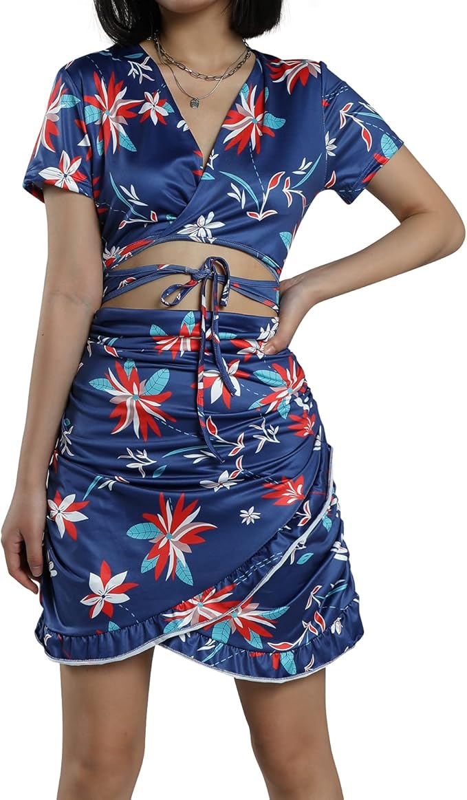 Sexy Minikleid für den Sommer, kurzes Kleid mit V-Ausschnitt mit kurzen  Ärmeln, eng anliegendes Kleid mit Rüschen-Saum für Strand, Reisen, Urlaub,  Alltag, Club : Amazon.de: Bekleidung