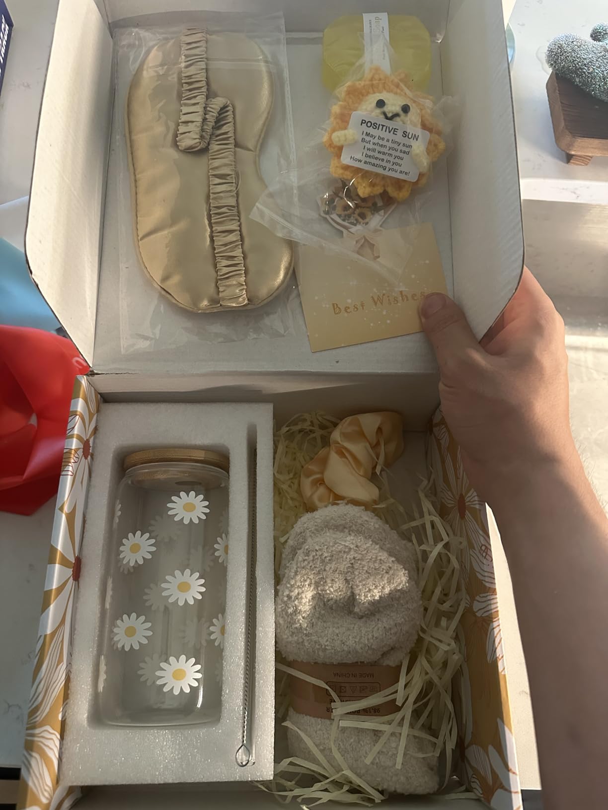 XMCHJY Gift Baskets for Women -Unique Gift Basket Set & Sunshine Box Care Package, Festive-Ready Golden Uplifting Gift Set forMom Wife Sister Friends Teen Girls 7-Piece