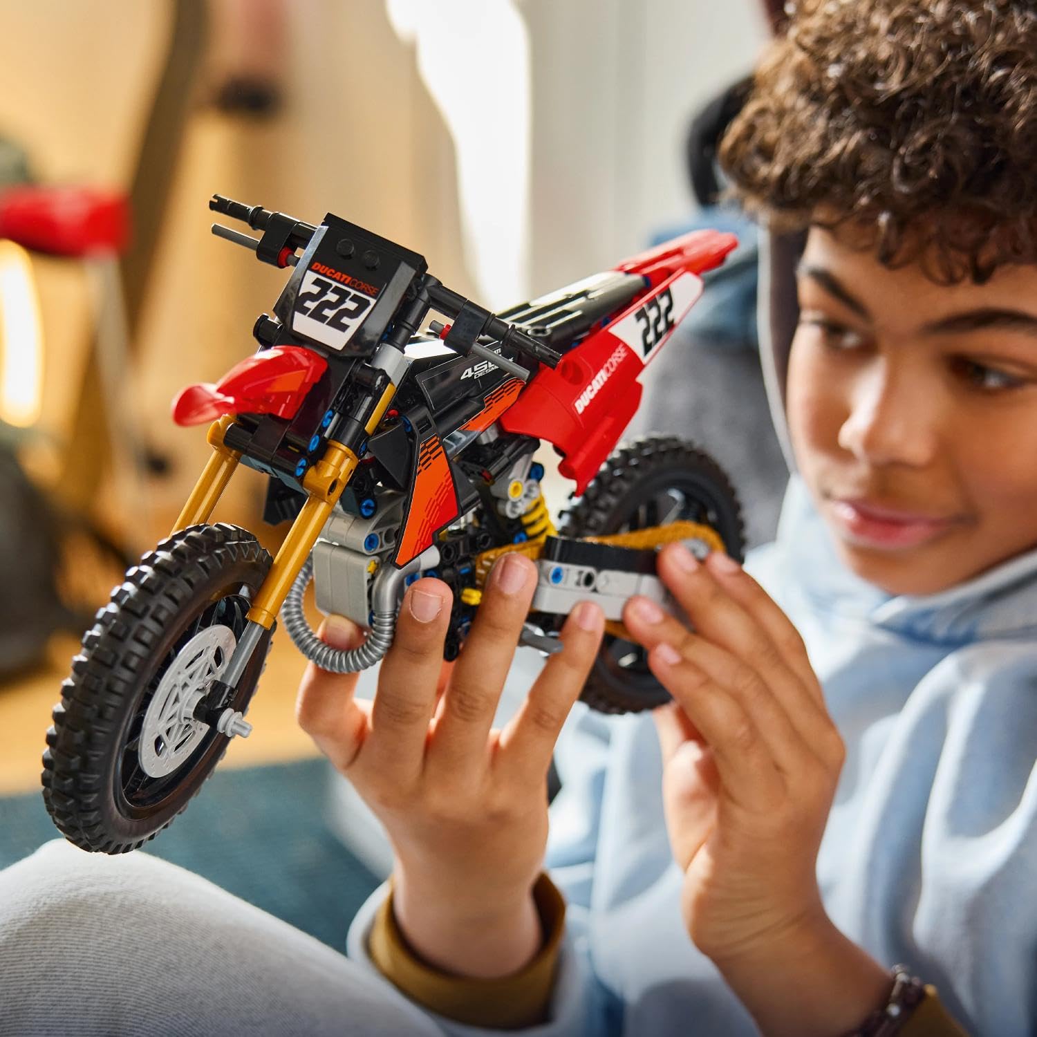 LEGO Technic Moto Ducati Desmo450 MX Factory - Kit di Modellismo - Moto Giocattolo con Motore a Cilindri e Sospensioni - Decorazione Cameretta - Regalo per Bambini da 10 Anni in su da Collezione 42238