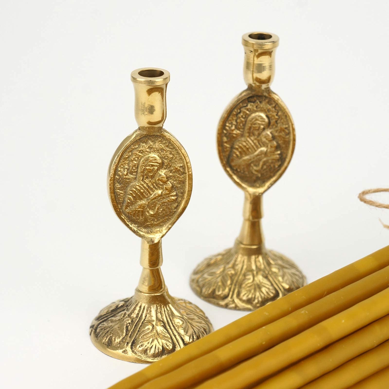 Theotokos - Juego de 2 portavelas de latón y 20 velas de cera de abeja pura, conos ortodoxos, altar del hogar