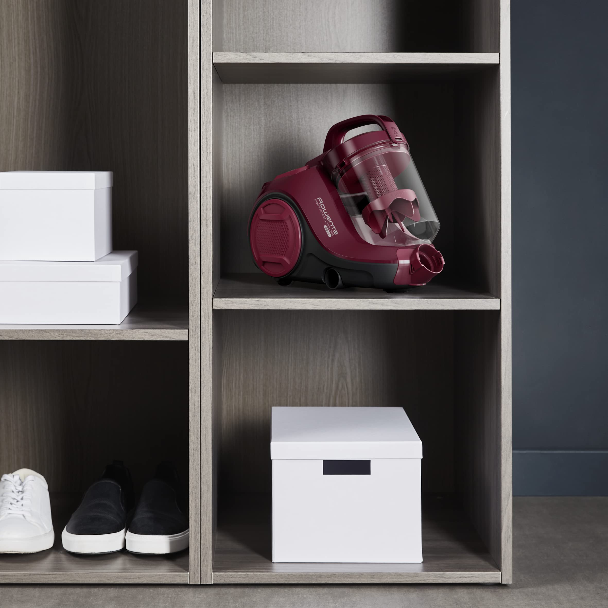 Rowenta Aspirapolvere a Traino Senza Sacco, Tecnologia Ciclonica, Design Compatto, Leggero, Filtro ad Alta efficienza spazzola parquet, Colore Rosso Vino, RO2933