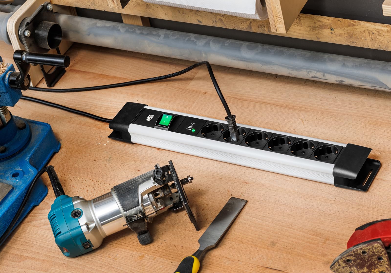 BACHMANN CONNECTUS 6-Fach Steckdosenleiste (Robuste Mehrfachsteckdose mit Schalter, Überspannungsschutz Plus und 2m Kabel) Grau, Schwarz