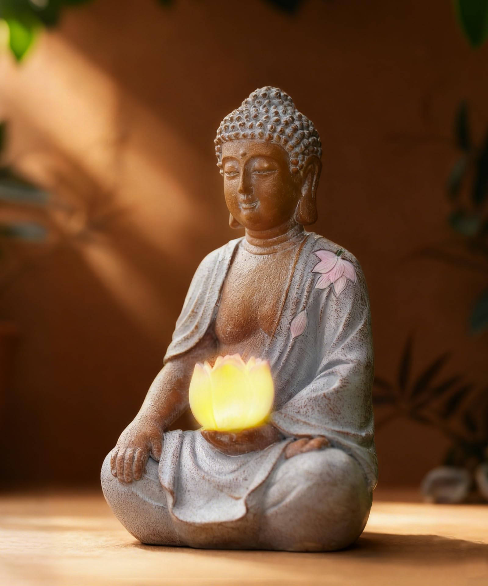 Goodeco Statua solare di Buddha con luci di loto Phink – 21 cm | Ornamenti zen seduti per patio, cortile, balcone, giardino, decorazione, regalo per donne, uomini, meditazione, bianco