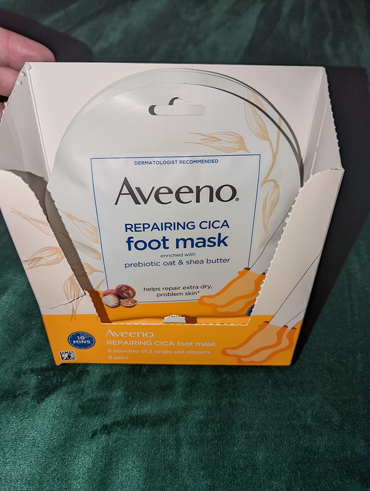 Kenvue Aveeno Skin Relief Repairing Foot Mask, Moisturizing Socks with Prebiotic Oat & Shea Butter for Very Dry Skin, Foot Care for Sensitive Skin, Fragrance-Free, Value Pack, 6 Pairs of Single-Use Slippers