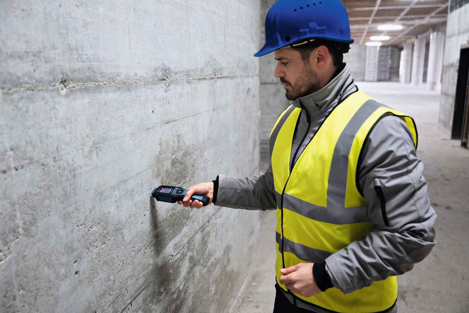 Bosch Professional Igrometro con pin di misurazione GMP 2-15 (misura 37 tipi di legno e 10 materiali da costruzione, termoigrometro integrato, IP65, 2 batterie AA, custodia)