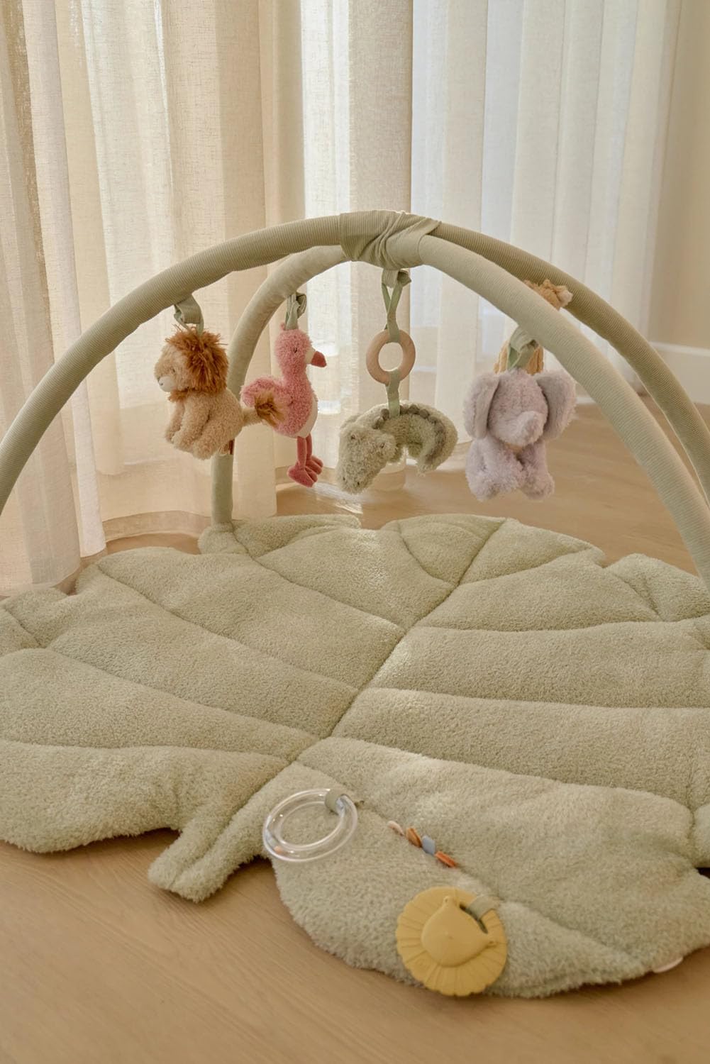 Little Dutch Krabbeldecke mit Spielbogen - Spieldecke - Activity Matte - Unisex - für Babys ab der Geburt - Safari Friends - grün