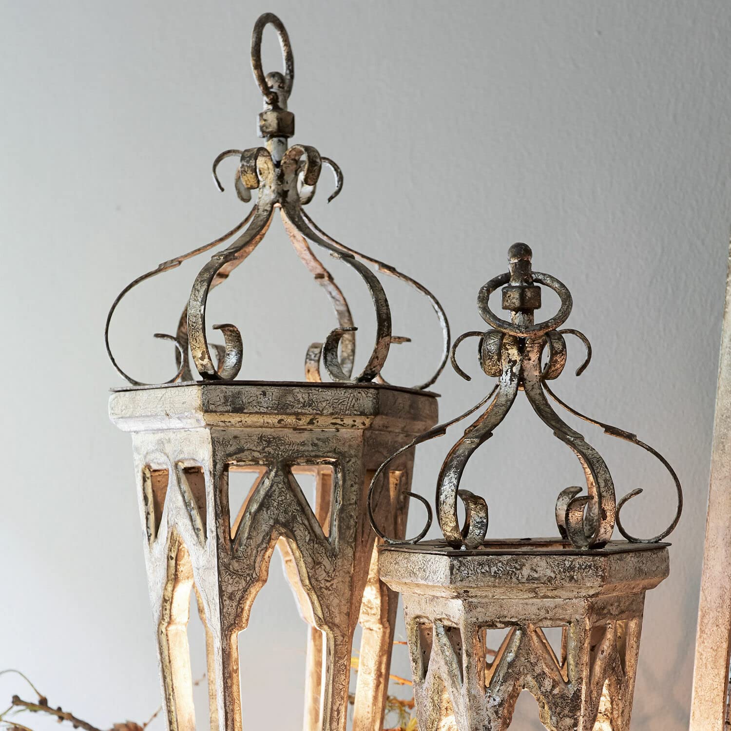 Loberon Deko-Objekt 2er Set Morvant, antiksilber | Zwei Größen, Charmante Shabby-Note, Laternen-Duo, Weihnachtsdekoration, Weihnachten, Mangoholz, Eisen