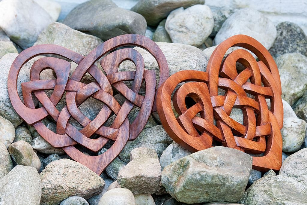 Windalf Keltischer Herz Knoten aus Holz – Celtic Knot Herz Wanddeko – Handgefertigte Deko im Mittelalter Stil – Geschenk für Liebe & Verbundenheit