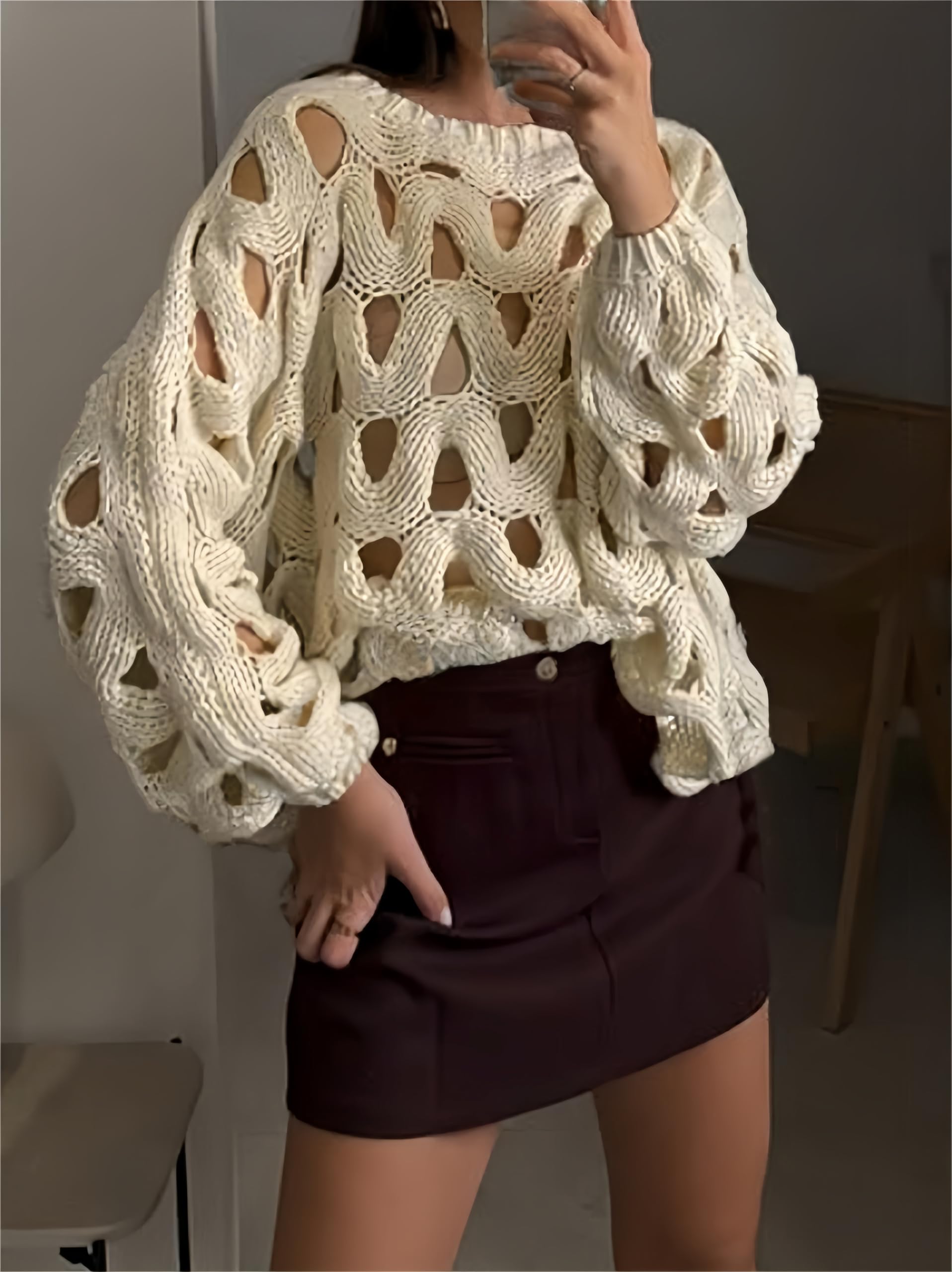 Maglia da Donna a Maniche Lunghe con Scollo Rotondo, Lavorazione Traforata e Inserti in Rete Trasparente, Ideale per Il Tempo Libero in Spiaggia o in Vacanza.