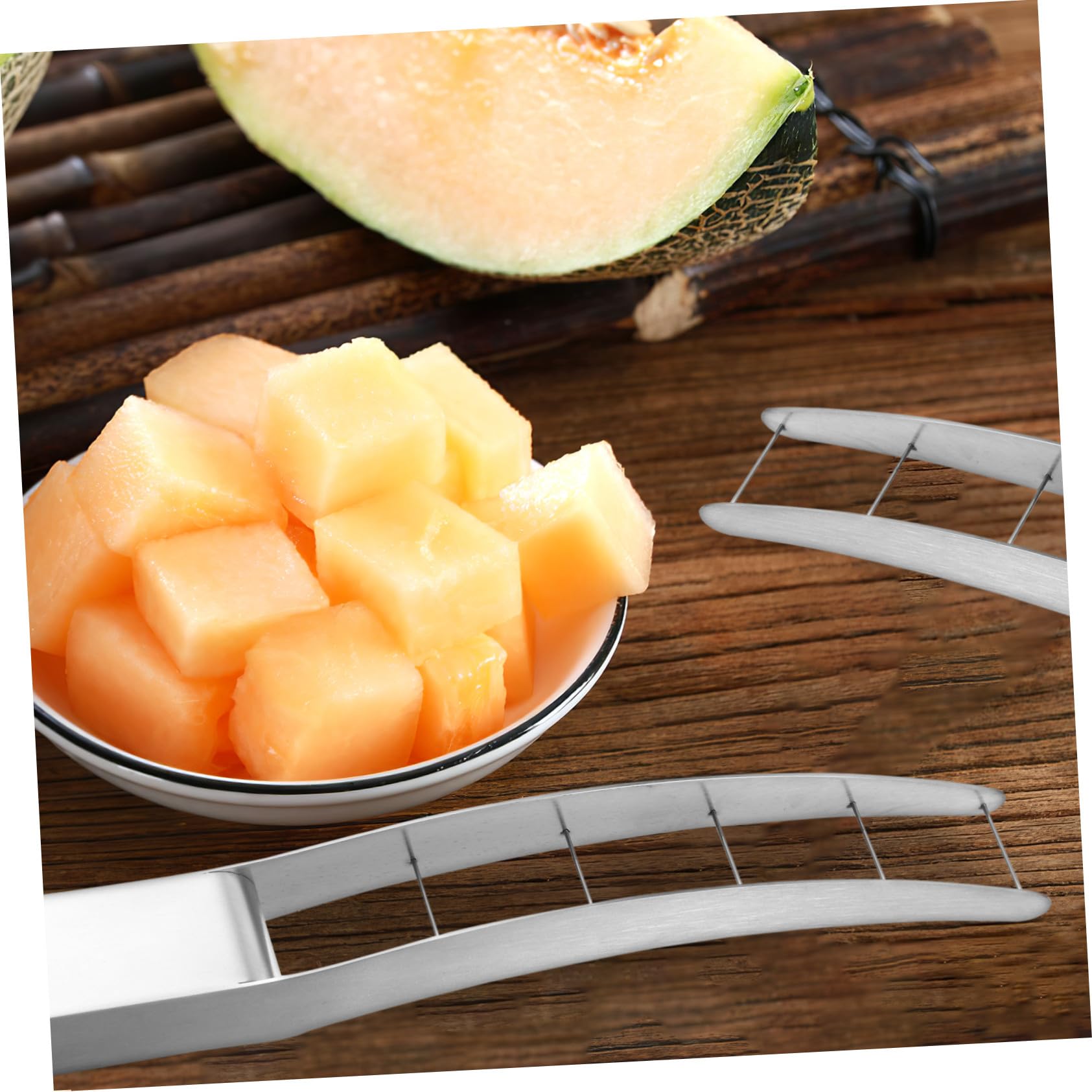 2 Stück Wassermelonen Teiler Edelstahl Wassermelonen Würfel Cutter Sicher Rutschfest Vielseitig für Melone Obstsalat Küche Einfach zu Reinigen