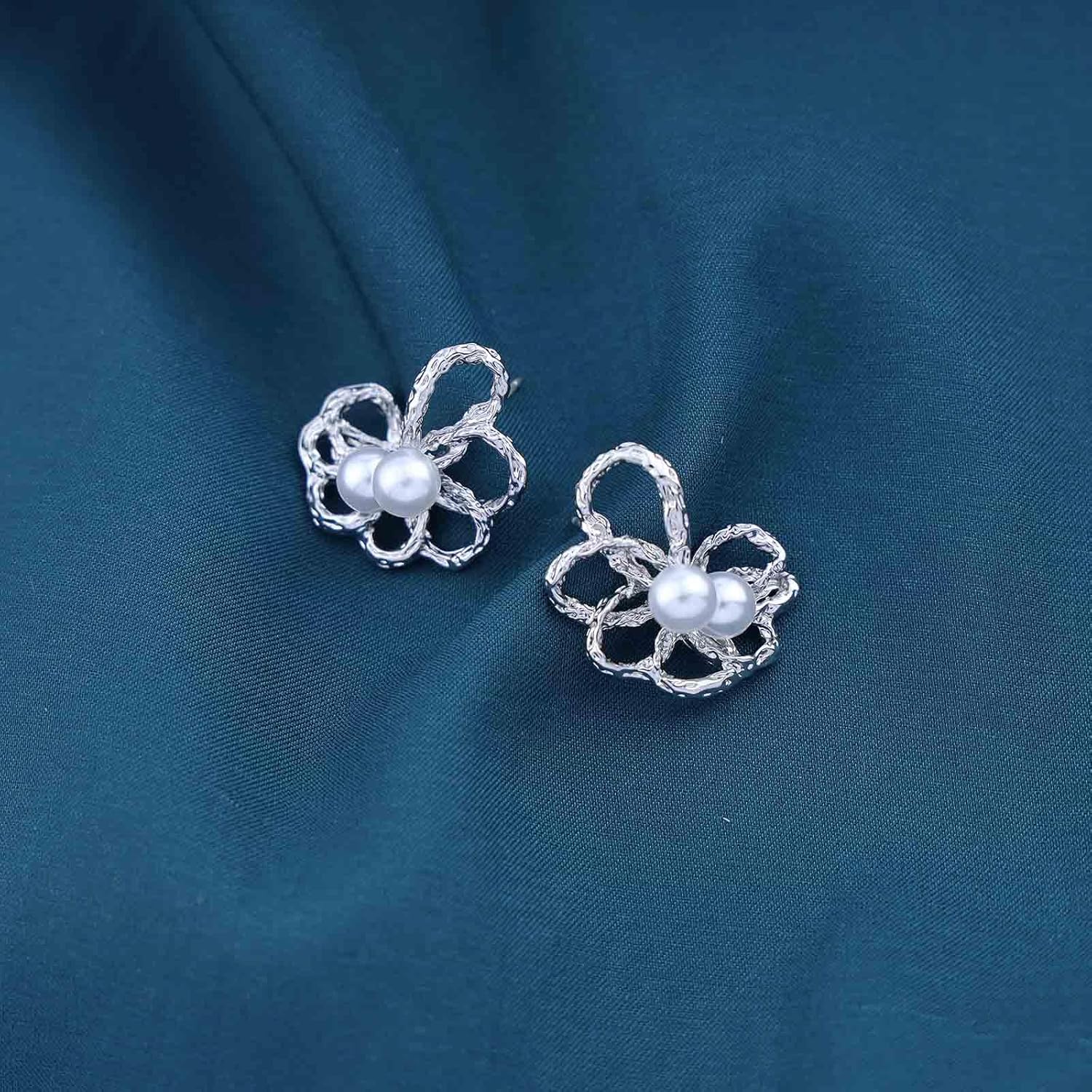 Andelaisi Boho Pearl Flower Earrings Silver Flower Stud Earrings Vintage Hollow Flower Earrings Minimalist Flower Pearl Earrings Jewelry for Women - Image 3