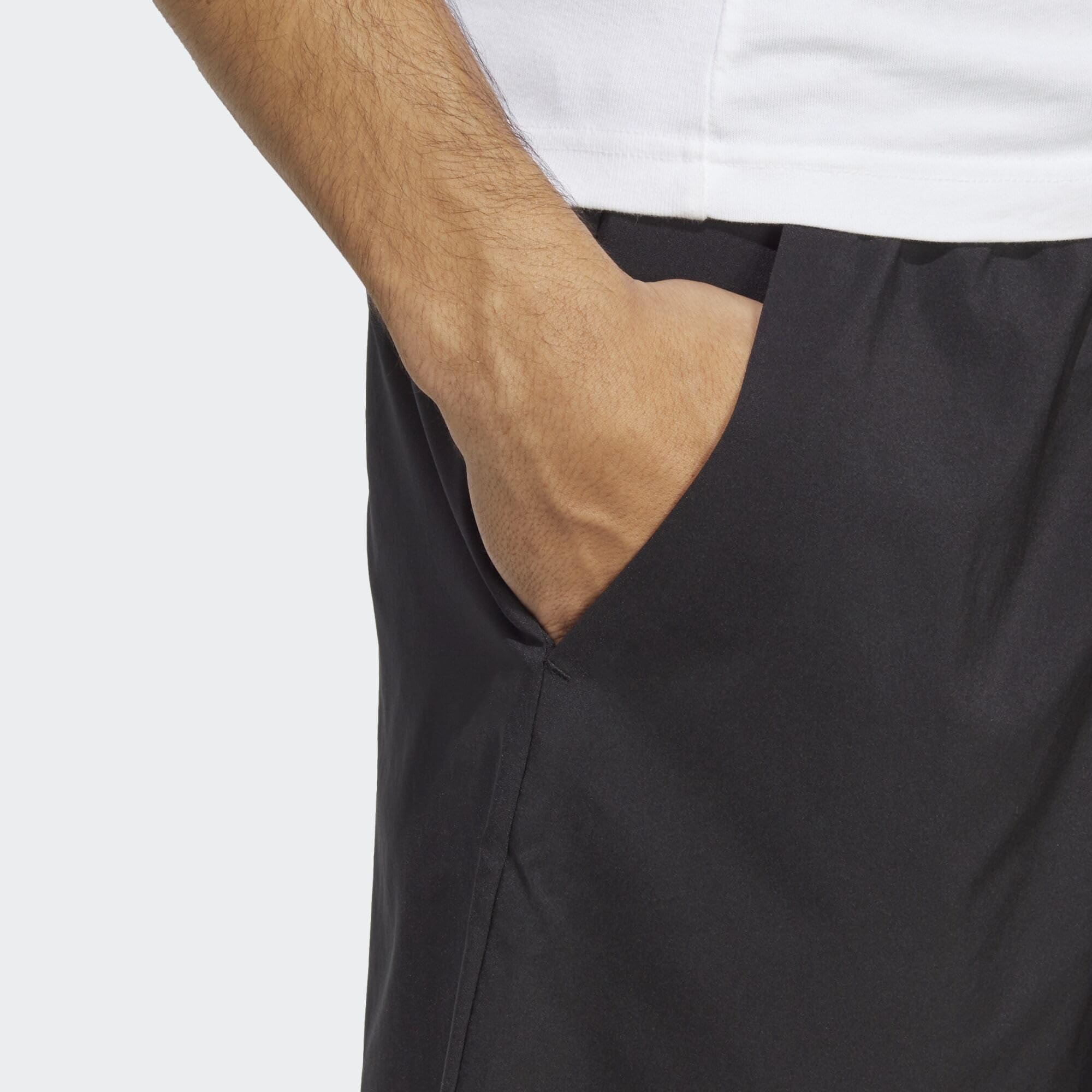 adidas Herren Shorts (1/2) Aeroready Essentials Chelsea Linear Logo Shorts