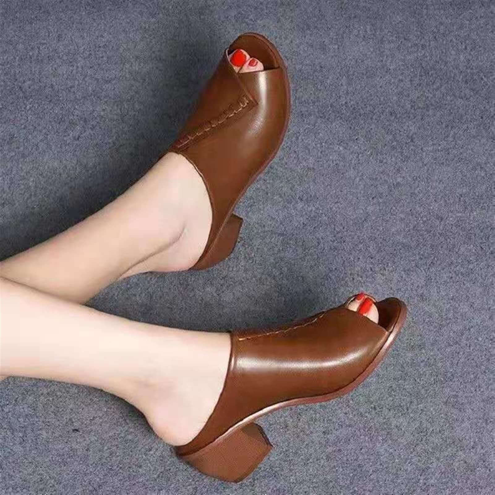 Letnie Kapcie Zewnętrzne Z Miękkiej Skóry W Stylu Retro Na Grubym Obcasie Miękka Podeszwa Na Średnim Obcasie Buty Dla Matki W Średnim Wieku Wygodne I Oddychające Sandały