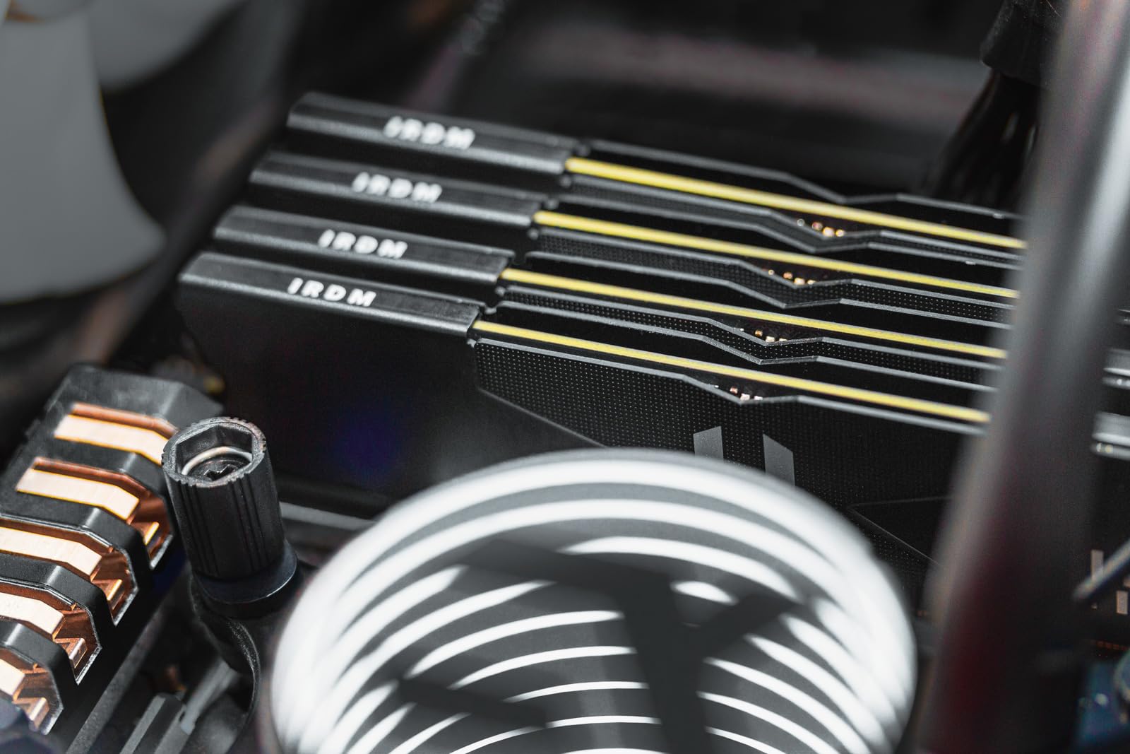 Goodram - Moduł Pamięci RAM GOODRAM DDR5 IRDM - 16GB 5600MHz CL36 SR DIMM BLACK V SILVER - dla Graczy i Profesjonalistów - Płynna i Stabilna Praca