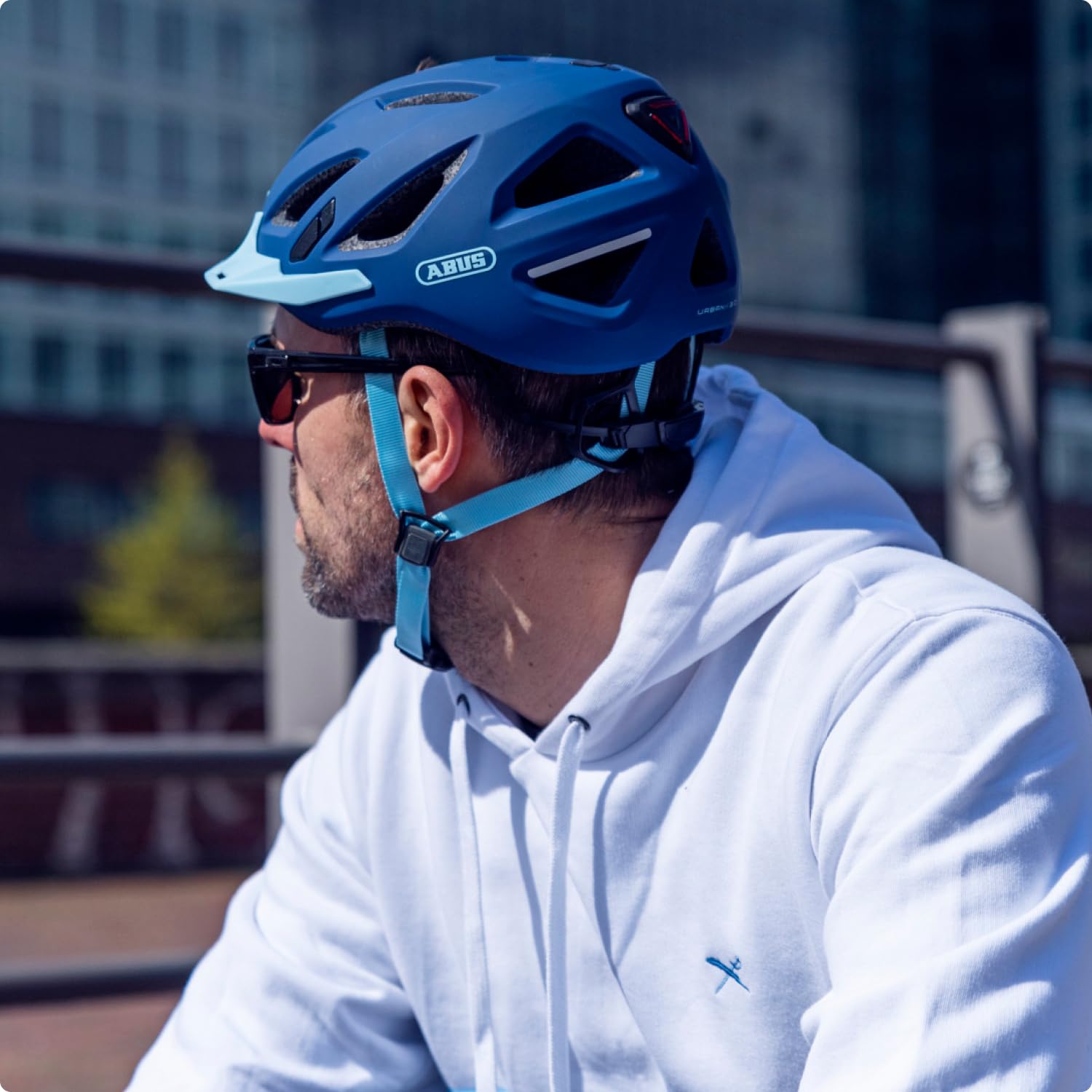 ABUS Stadthelm Urban-I 3.0 - Fahrradhelm mit Rücklicht, Schirm und Magnetverschluss - für Damen und Herren
