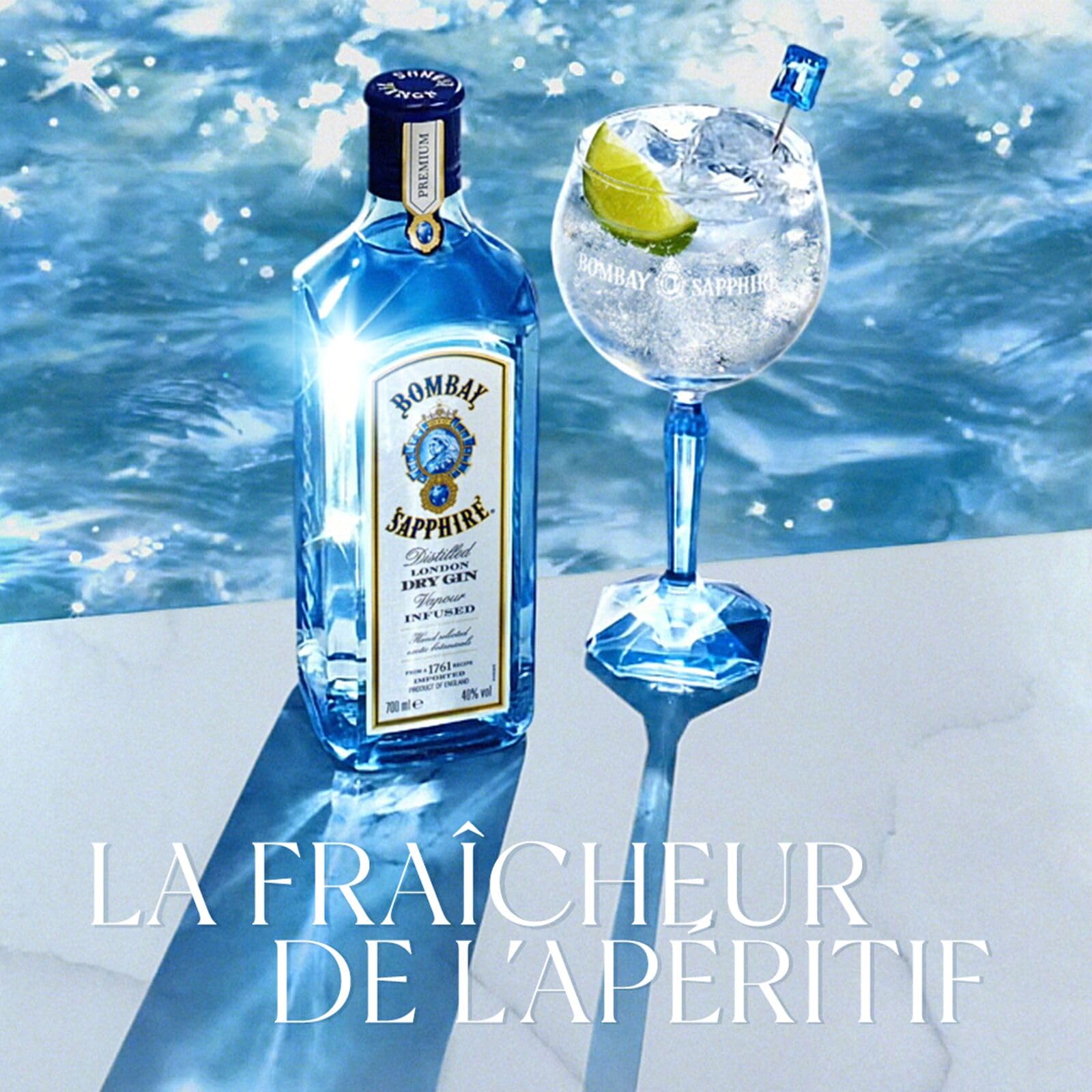 Bombay Sapphire London Dry Gin, 40 % vol., 70 cl / 700 ml, Un Spiritueux Infusé à la Vapeur, Élaboré à Partir de 10 Plantes Aromatiques Rigoureusement Sélectionnées à la Main