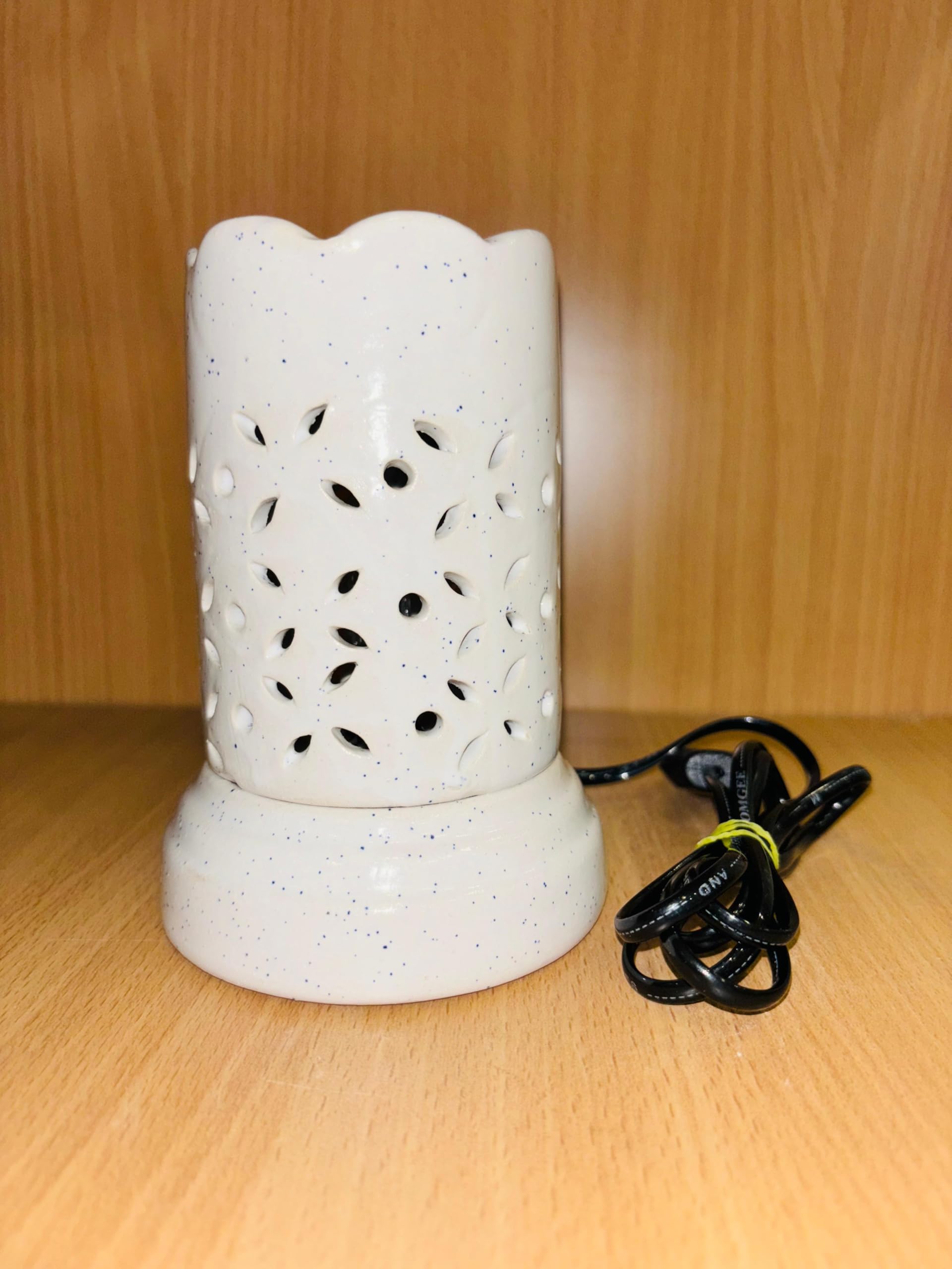 PROSPERRO LUMO by Parkash Candles Ceramic Electric Aroma Diffuser Oil Burner || Aroma Burner Oil Diffuser || Aroma Air Freshner || Oil Warmer Lamp Vertical Shape for Home Fragrance (White)