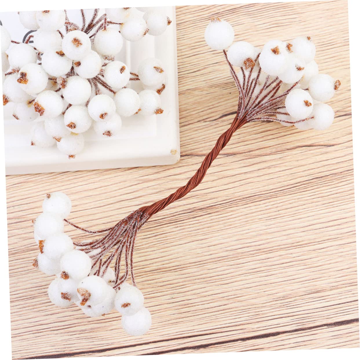 STOBAZA 800stücke Künstliche Frostbeeren Realistische Dekoration Für Hochzeiten Weihnachten Und Festlichkeiten Handgemachte Girlandenmaterialien Weiß