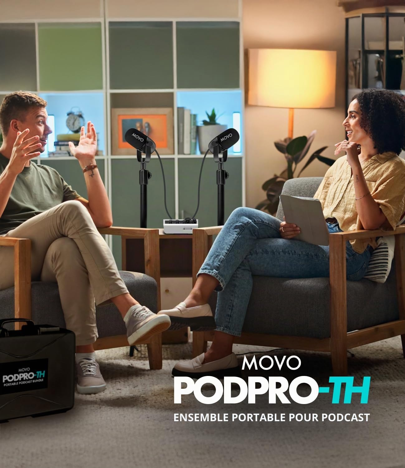 Movo Ensemble d'équipement de podcast portable pour téléphones iPhone/Android - Kit de podcast avec interface audio, 2 micros dynamiques CastMic et 2 supports de table - Pour smartphones, ordinateurs,