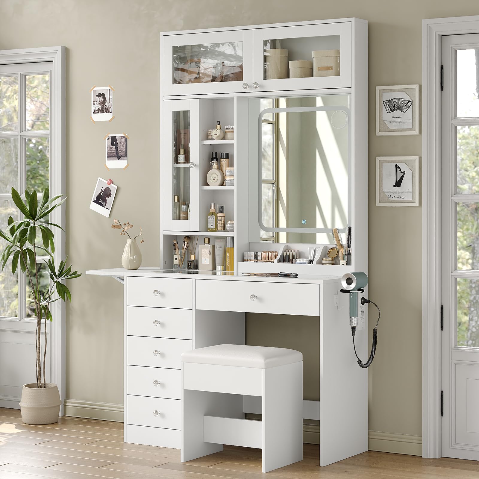 Yanosaku Tavolo da trucco con specchio, con illuminazione LED a tre colori regolabile e prese elettriche, 6 cassetti, 3 armadietti e 7 ripiani aperti, tavolo da trucco bianco con sgabello
