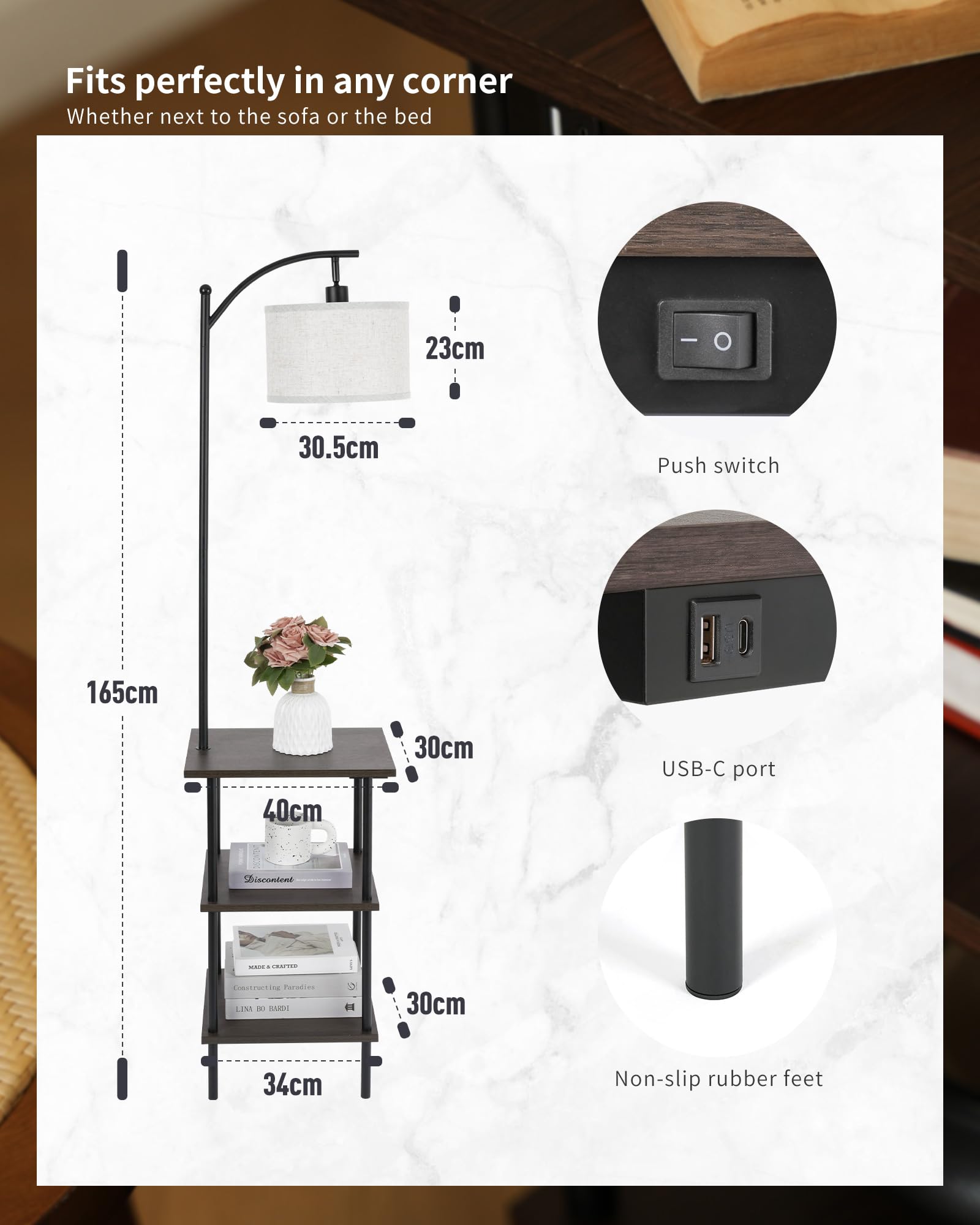 Lampada da Terra Vintage con Mensole, Piantana in Legno con Tavolino e Stazione di Ricarica, Nocciola Retrò 3 Livelli di Rangement, Testa Orientabile, per Soggiorno, Camera da Letto