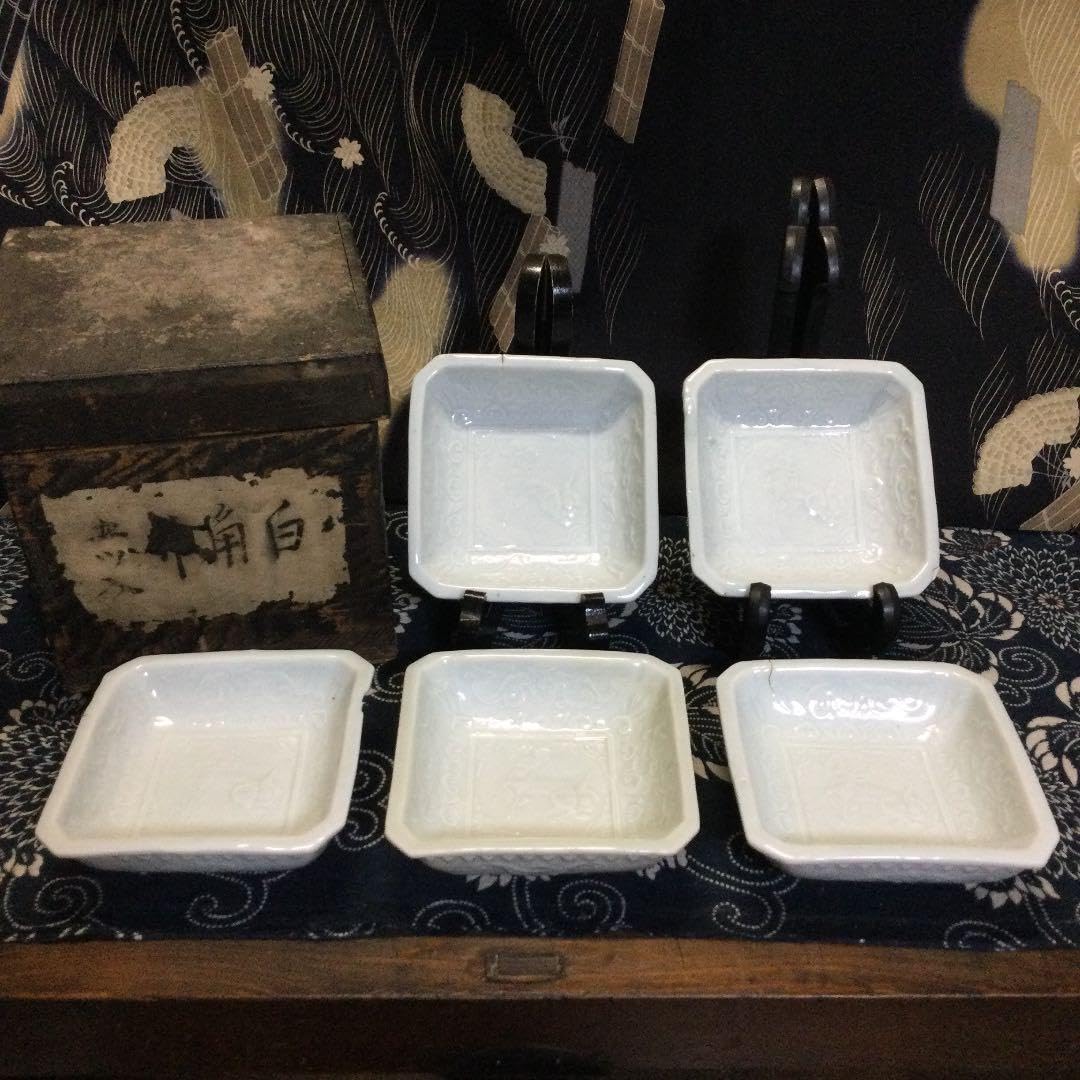 Amazon | 古伊万里 隅切 角皿 白磁陽刻 麒麟蝙蝠 5客 江戸 共箱付 煎茶  