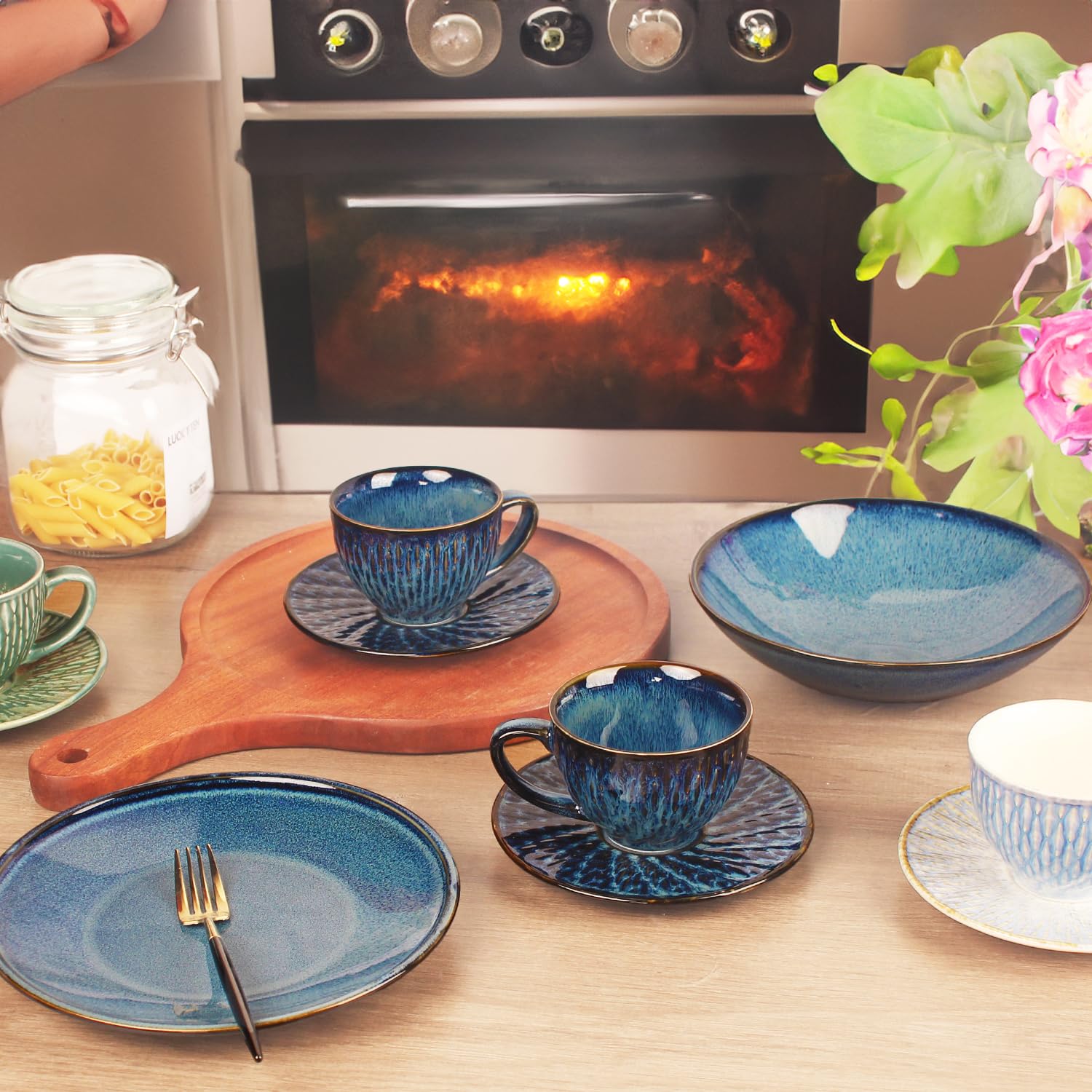 Set di tazze da caffè in ceramica con piattino, 8 pezzi, impilabili, per latte, tè caldo, cappuccino, moka, cacao, lavabili in lavastoviglie e forno a microonde, blu reale