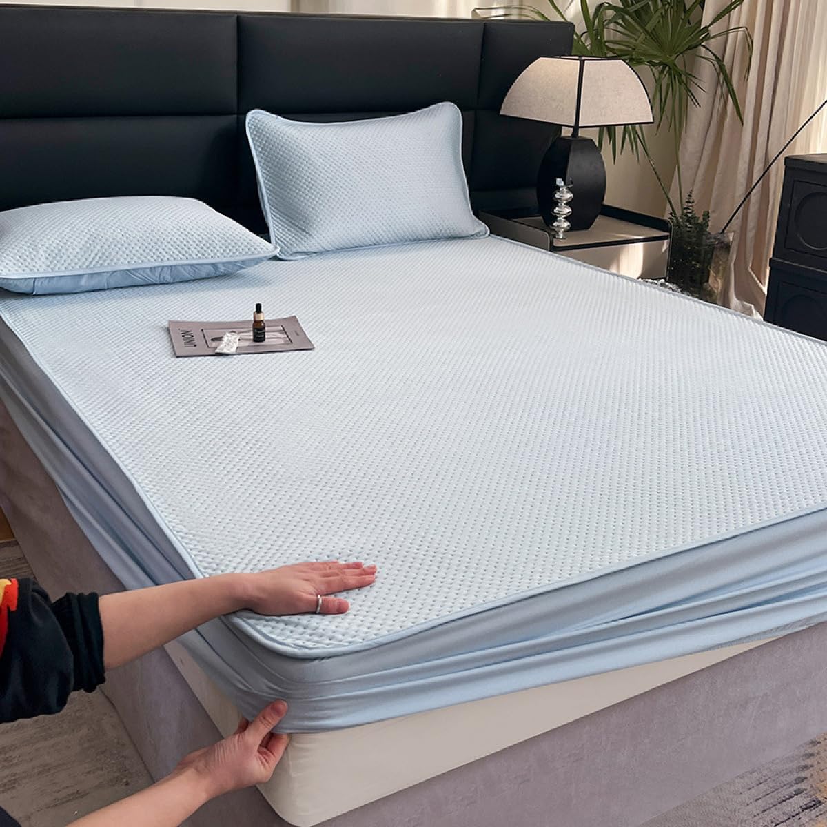 Housse de matelas Queen respirante et douce en tissu haut de gamme pour grand lit quatre saisons