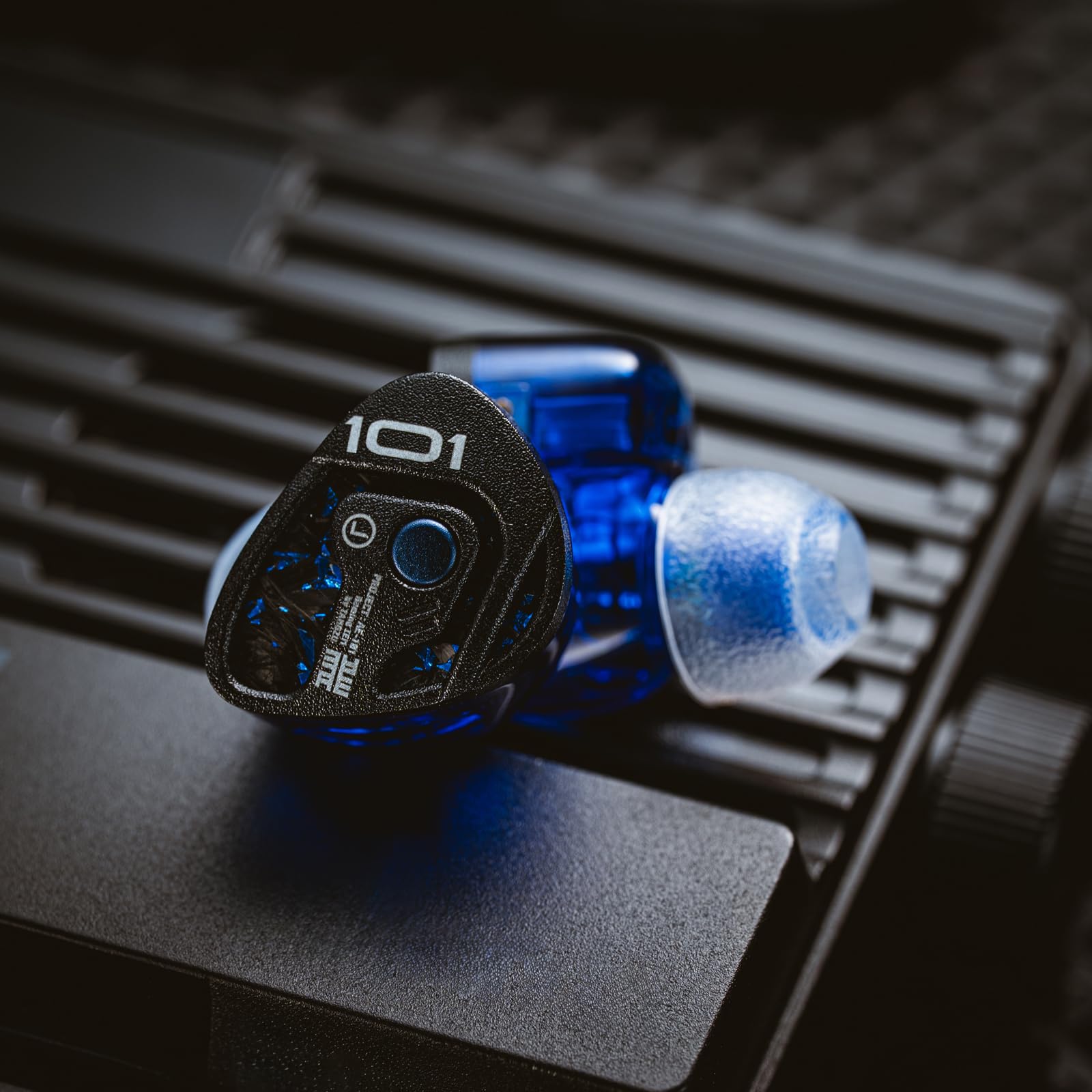 Tangzu Xue Tao AE-101 Gaming IEMs, 10 mm Glasmembran dynamischer Treiber, In-Ear-Monitore mit abnehmbarem Mikrofon, benutzerdefiniertes Gaming-Kabel, für PC/Handy/PS5/Switch (Blau, 3,5 mm