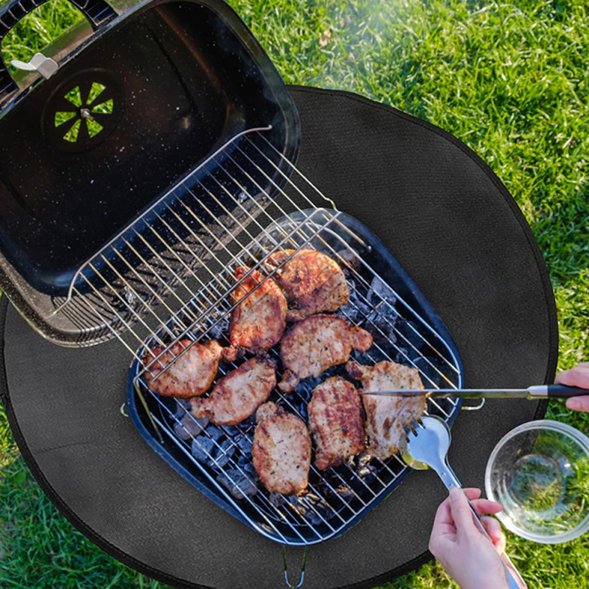 SOLUSTRE Grillmatte Hitzebeständig und Ölbeständig aus Silikon und Fiberglasgewebe Runde Schwarze als Wiederverwendbarer Grillschutz für Patio und Camping