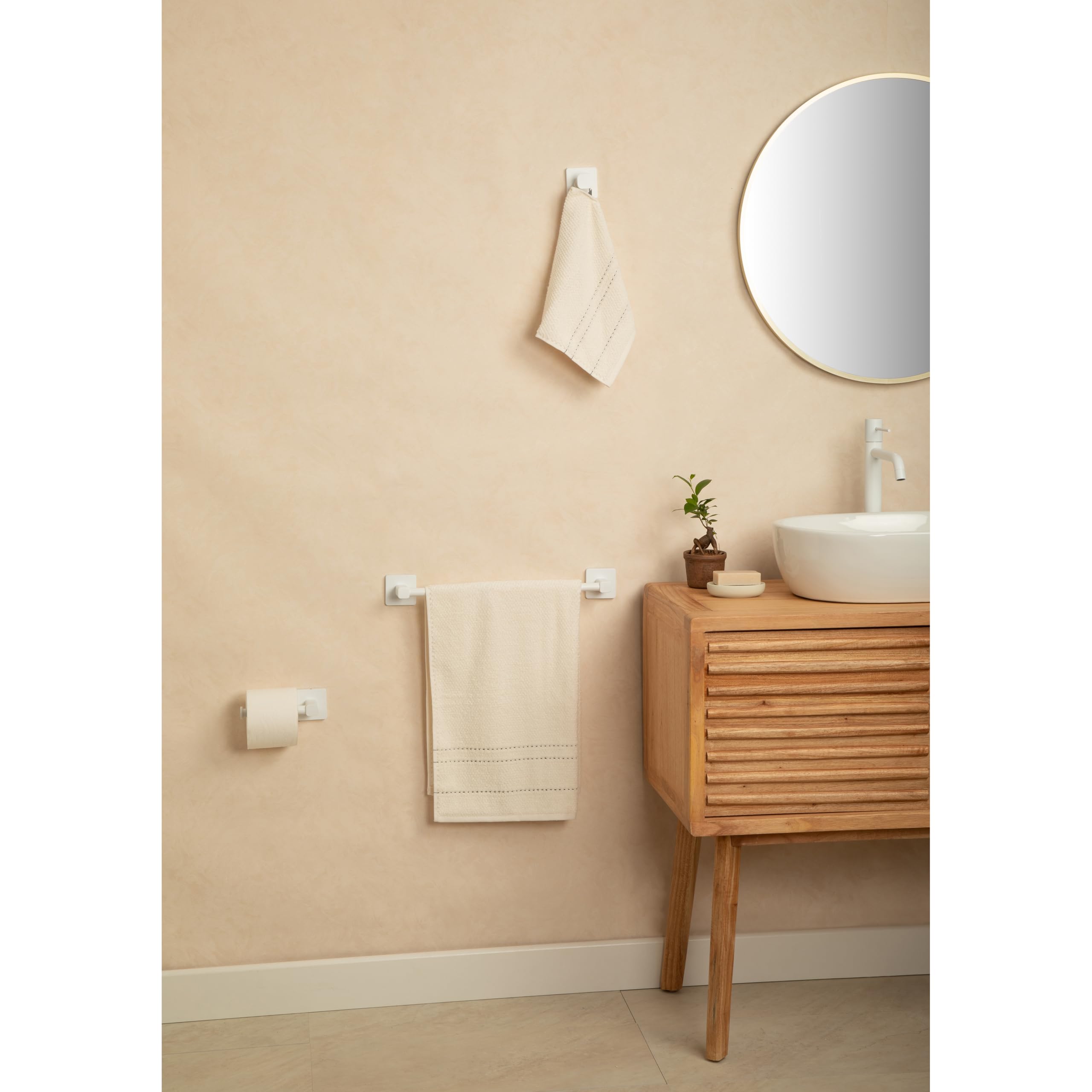TATAY Toallero Grande Baño Sin Taladro con Sistema de Fijación 3M | Cómodo y Sin Taladrar | Acabado Mate y Elegante | 100% Inoxidable | Resistencia 10kg | 6 x 6,5 x 60cm - Colección Kalo - Blanco