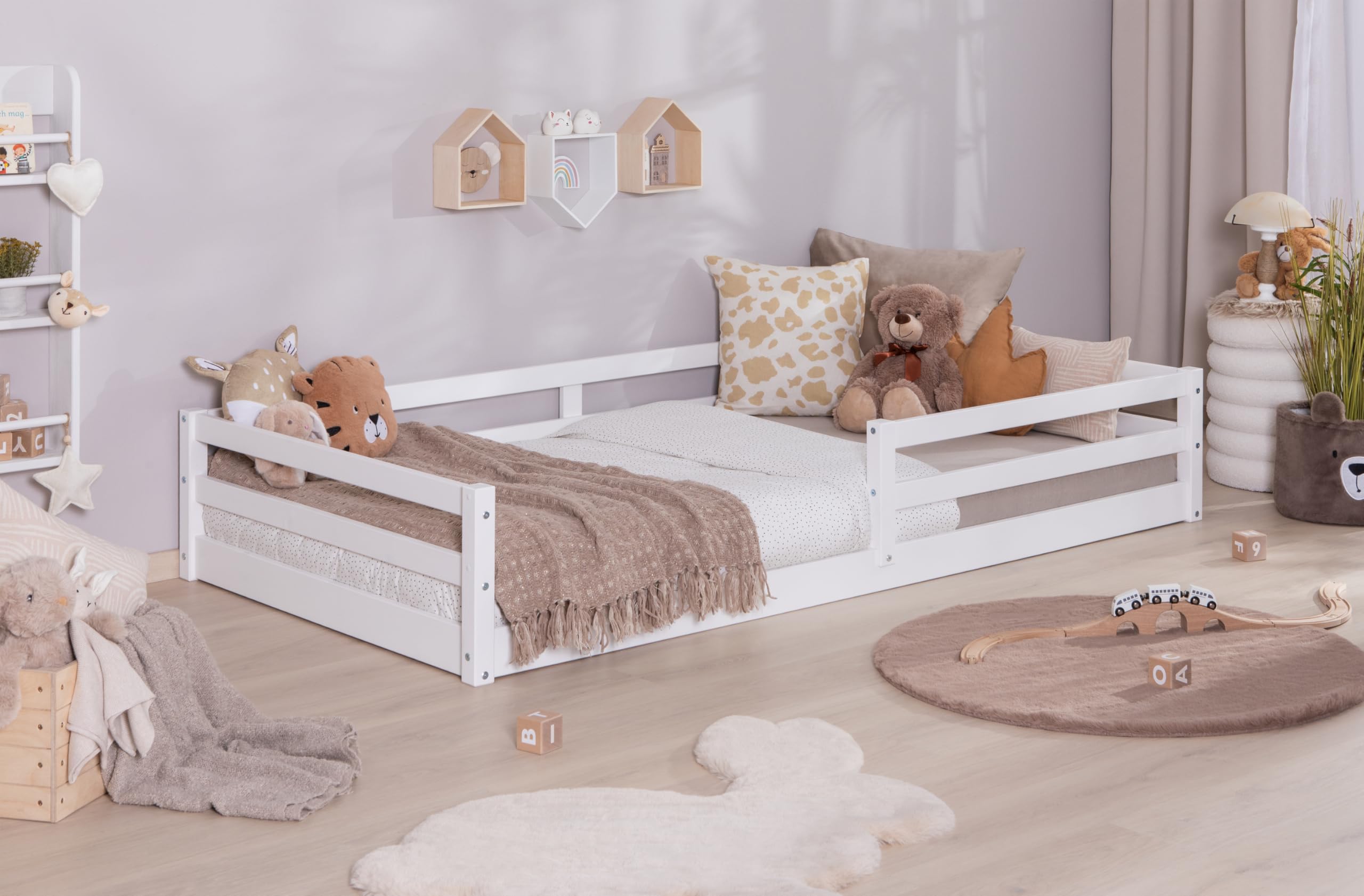 TiCAA Bodenbett, Kinderbett Massivholz – Montessori Bett „Neo“ aus Kiefer mit Lattenrost und Rausfallschutz, Holzbett belastbar bis 150 kg