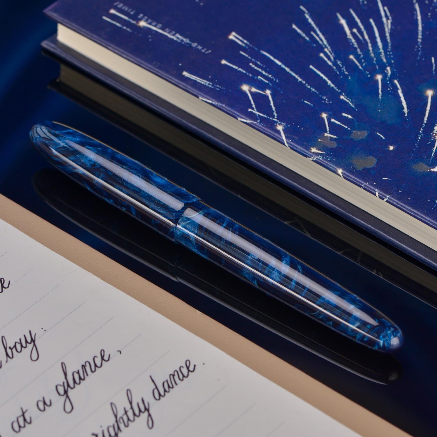 Penna Stilografica Asvine V800 A Vuoto – Pennino 1,1 Mm, Grande Capacità, In Acrilico Blu, Set Con Chiave