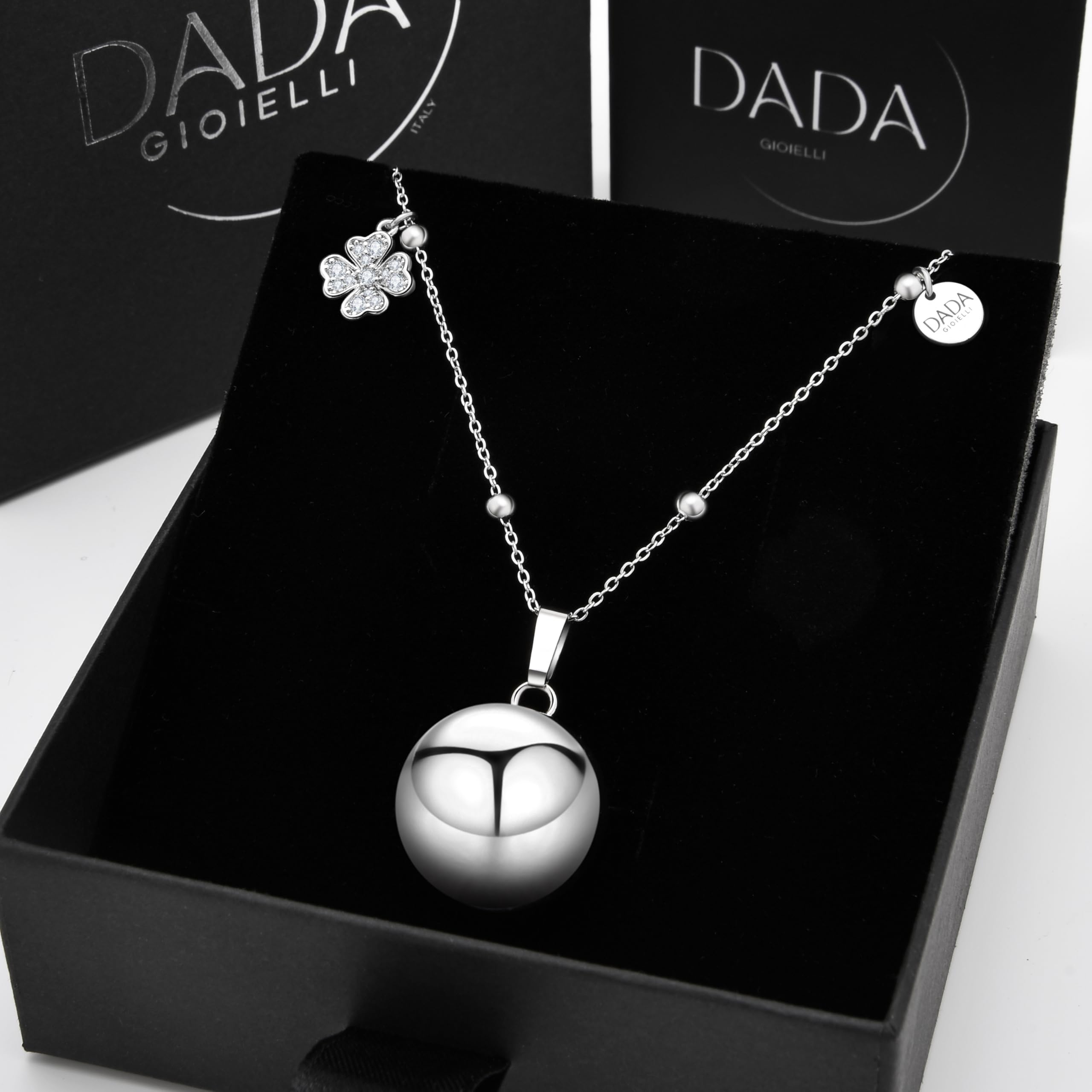 Dada Gioielli - Collana Chiama Angeli Gravidanza – Gioiello Sonoro per Mamme in Attesa - Piedino Bebè, Quadrifoglio, Cuore, Orsetto, Ciuccio, Zirconi. 110 cm Acciaio Anallergico