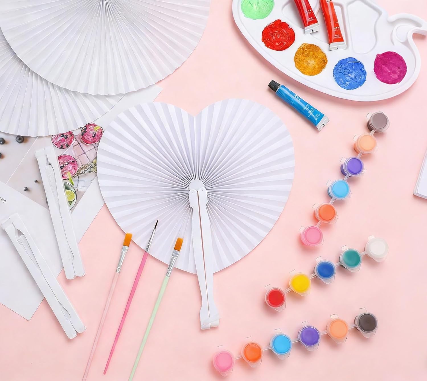 60 Pezzi Ventagli Pieghevoli Bianchi Ventaglio bianco Pieghevole Forma Cuore Ventaglio Matrimonio Maniglia Plastica per bomboniera wedding Regali Gli Invitati Bomboniera Ospiti Baby Shower Compleanno