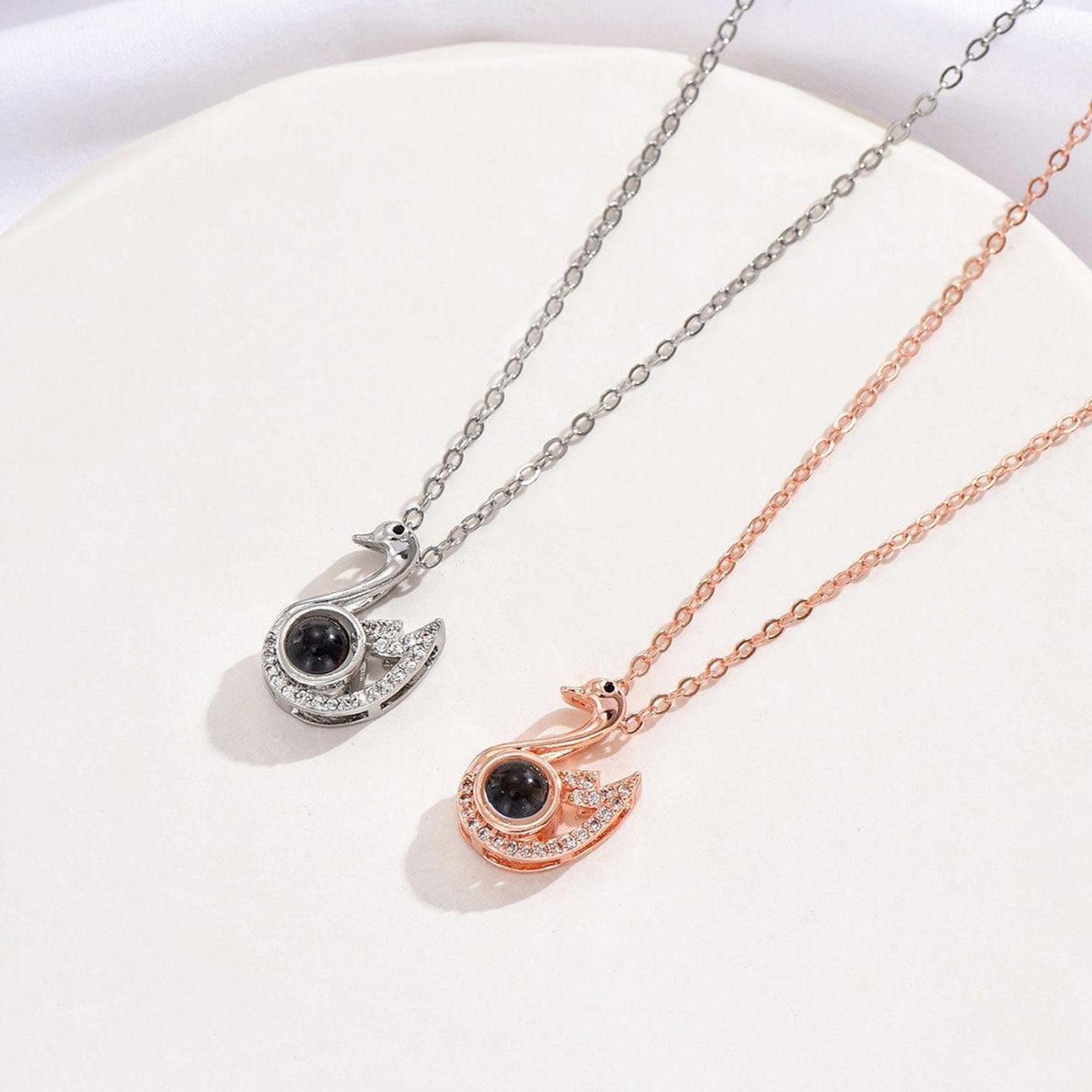 Collana a cigno con foto proiettata su misura, ciondolo commemorativo