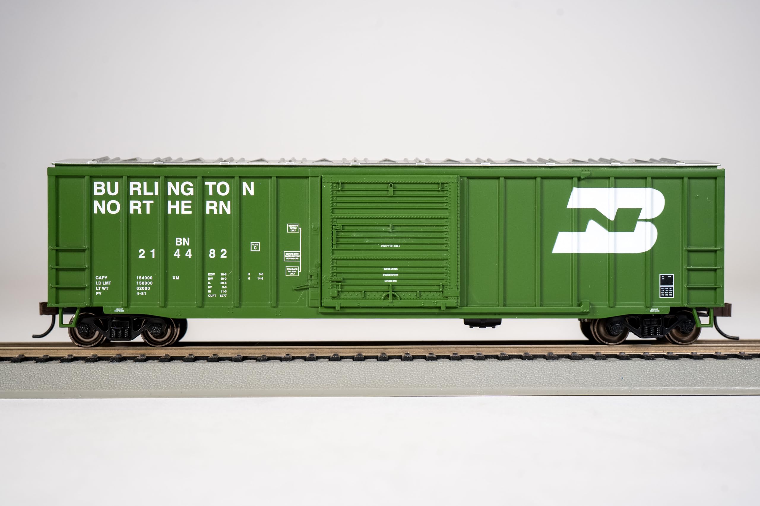 Bachmann Industries Inc. AAR 40' Steel Box Car Bangor and Aroostook - N Scale, Red, White and Blue