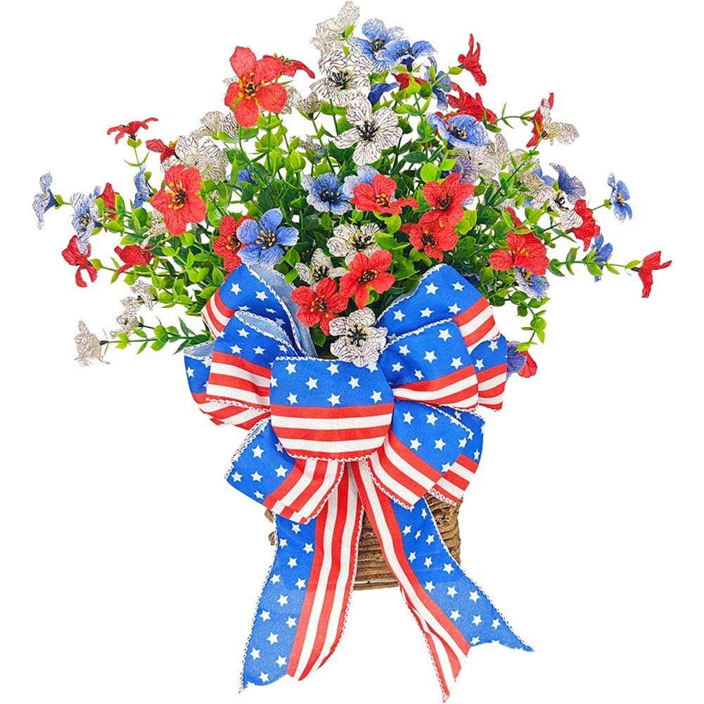 Décoration du Jour de l'Indépendance avec guirlande patriotique et fleurs suspendues