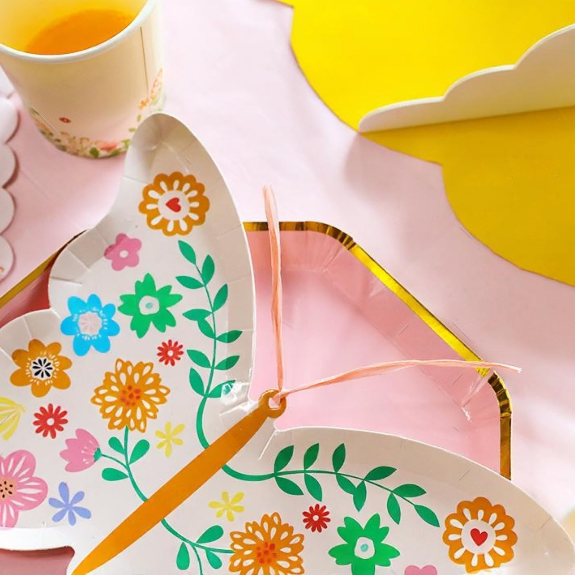 TheLittleStuff 24-Piece Butterfly and Floral Party Disposable Tableware Set, Pink, Paper, 7-inch Butterfly-Shaped Paper Plates, Garden Party Collection