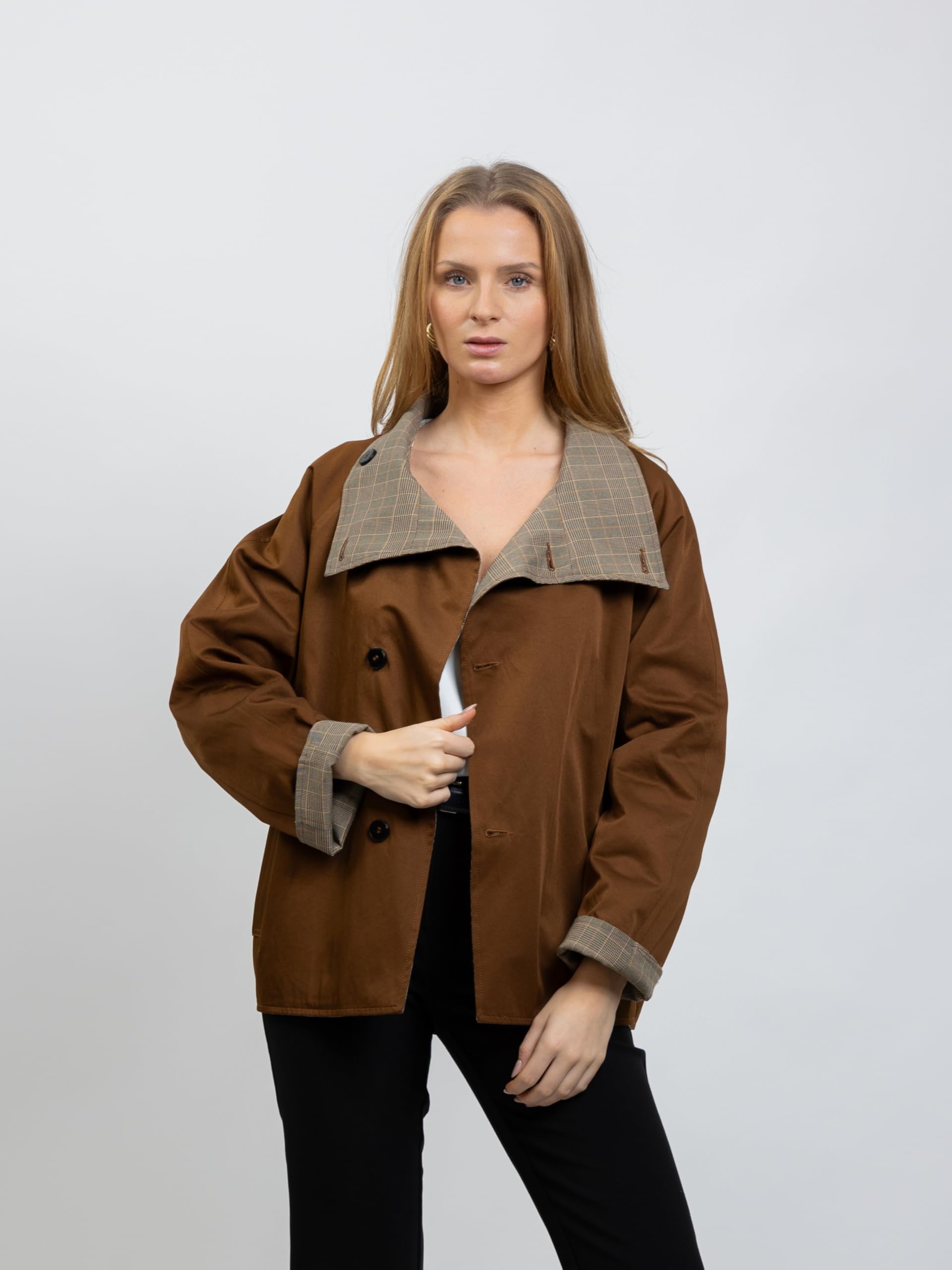 Trench corto reversible para mujer, diseño de cuadros y liso, cuello alto, color marrón